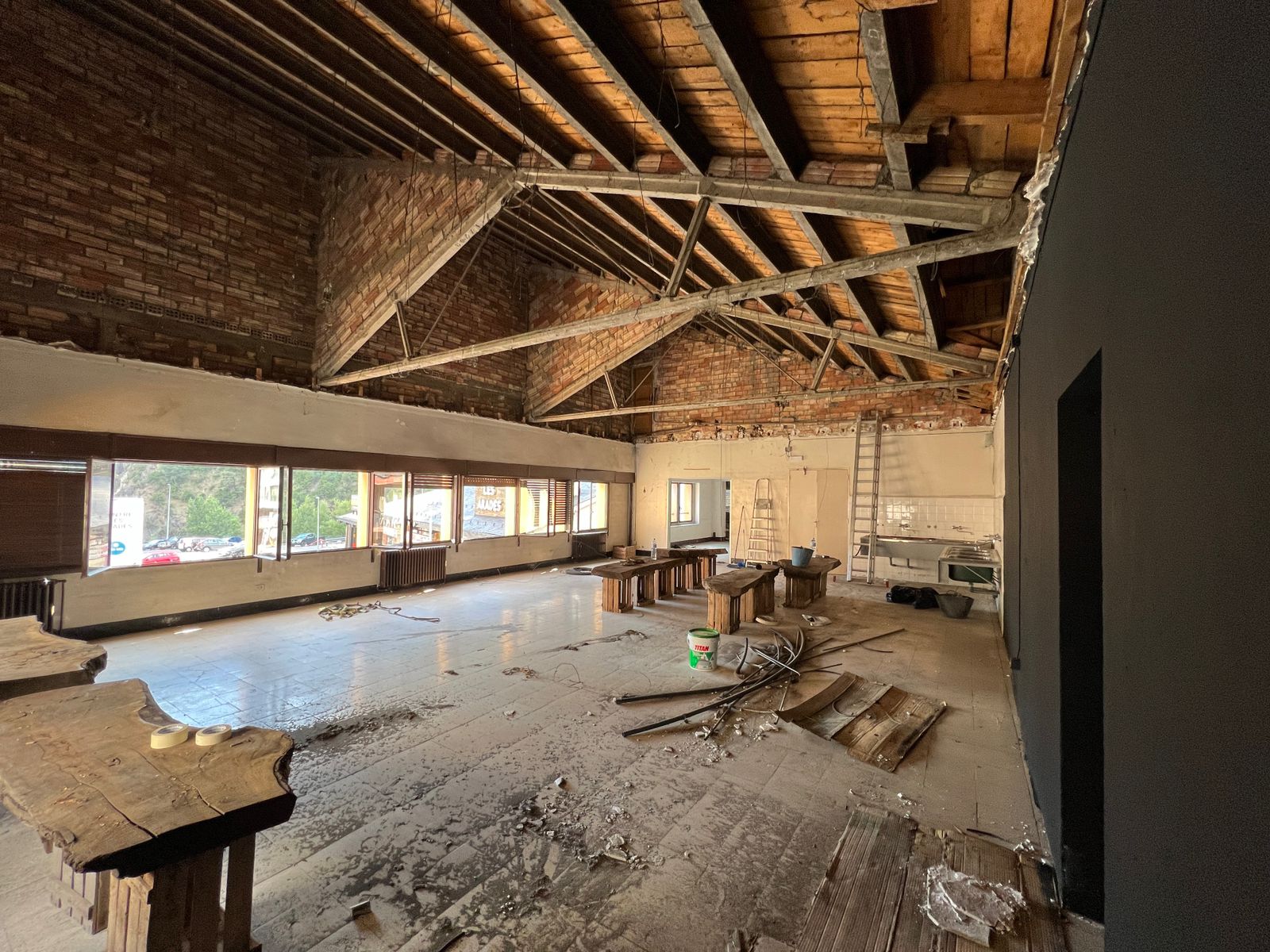 La sala que acull 'Memòries' quan es preparava per acollir l'obra. La sala que acull 'Memòries' quan es preparava per acollir l'obra.