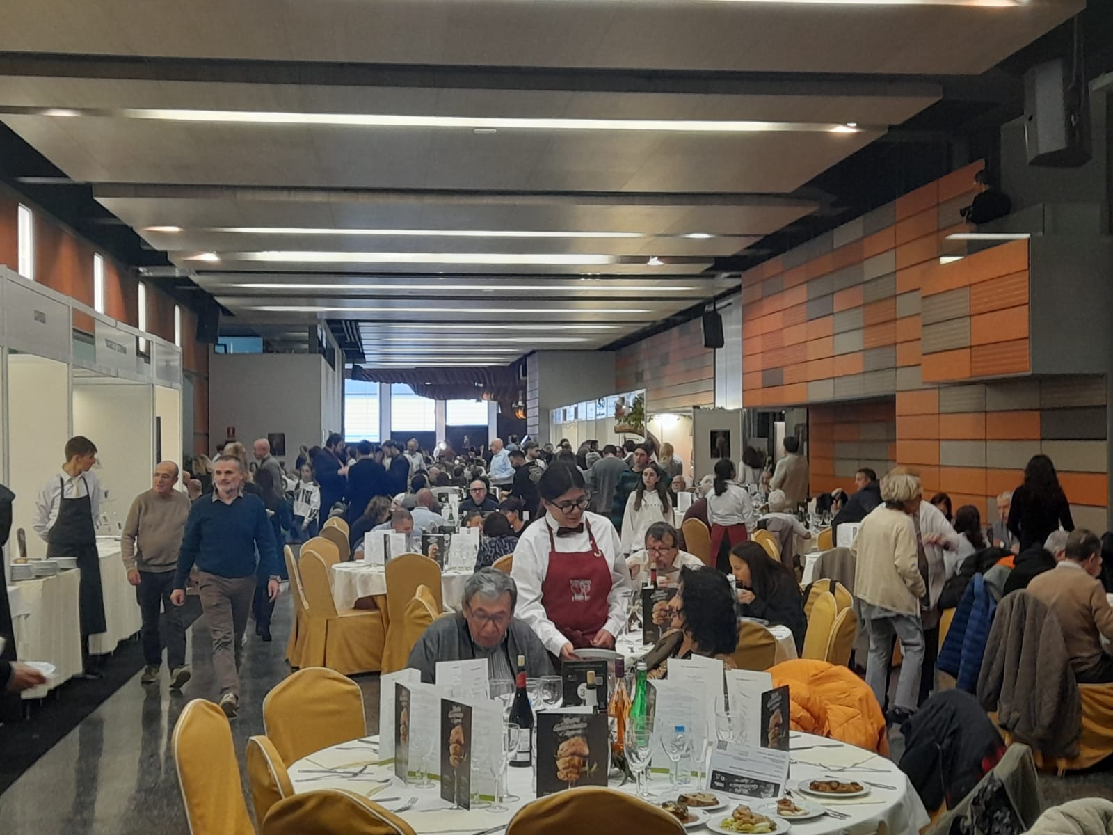 Els assistents a la 31a Mostra Gastronòmica d'Andorra. Els assistents a la 31a Mostra Gastronòmica d'Andorra.