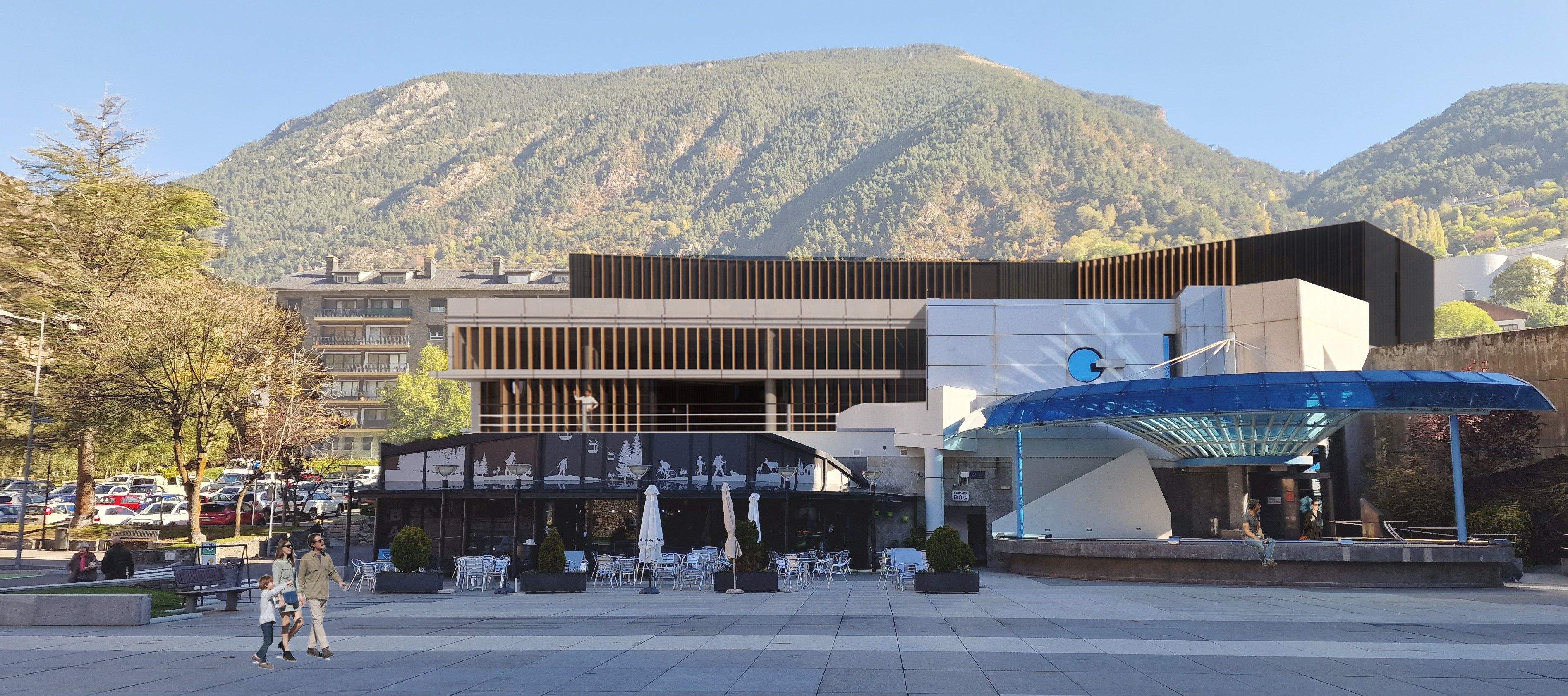 El casal, des de la plaça dels Arínsols.