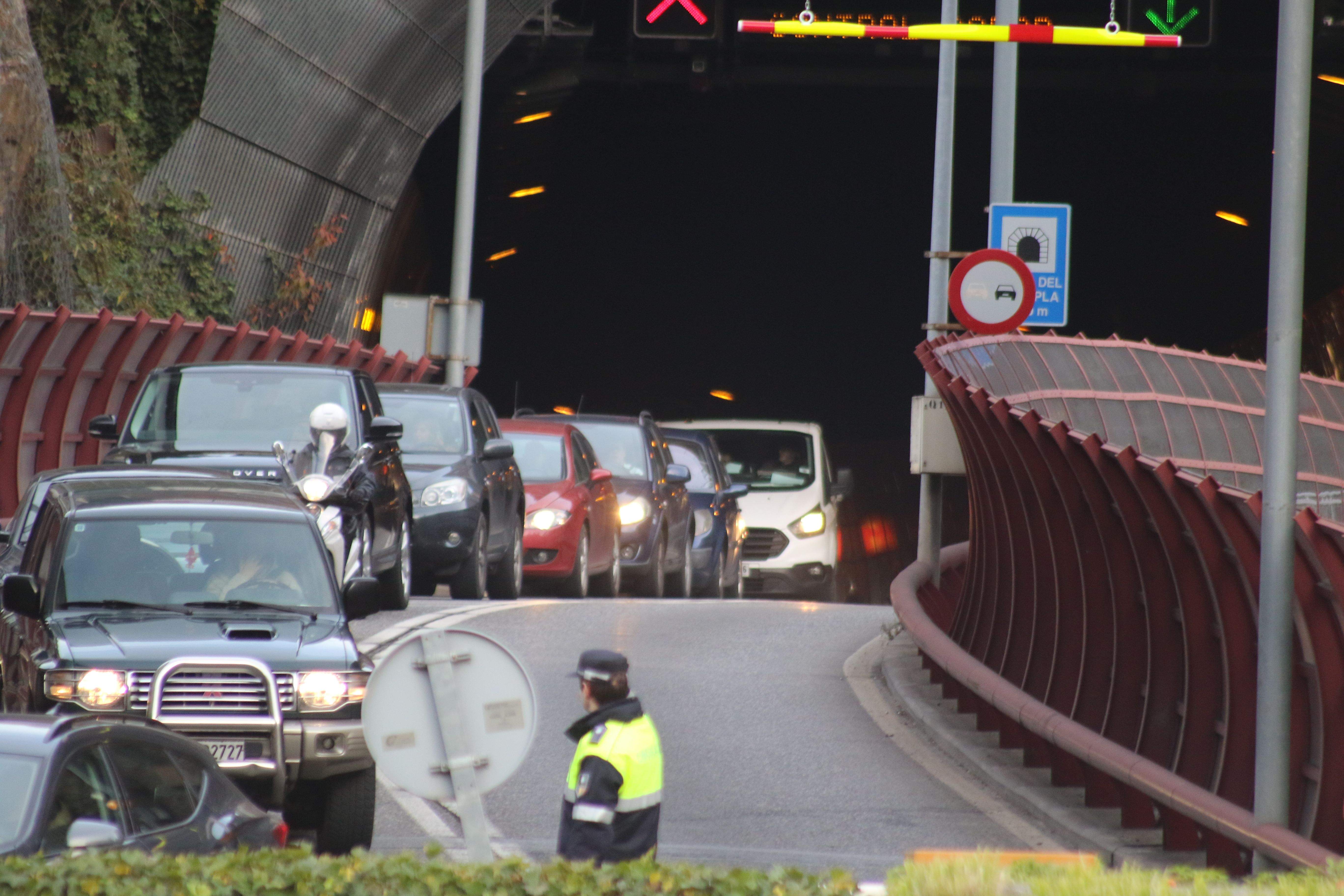 Cua de vehicles en direcció a Andorra la Vella aquest matí.