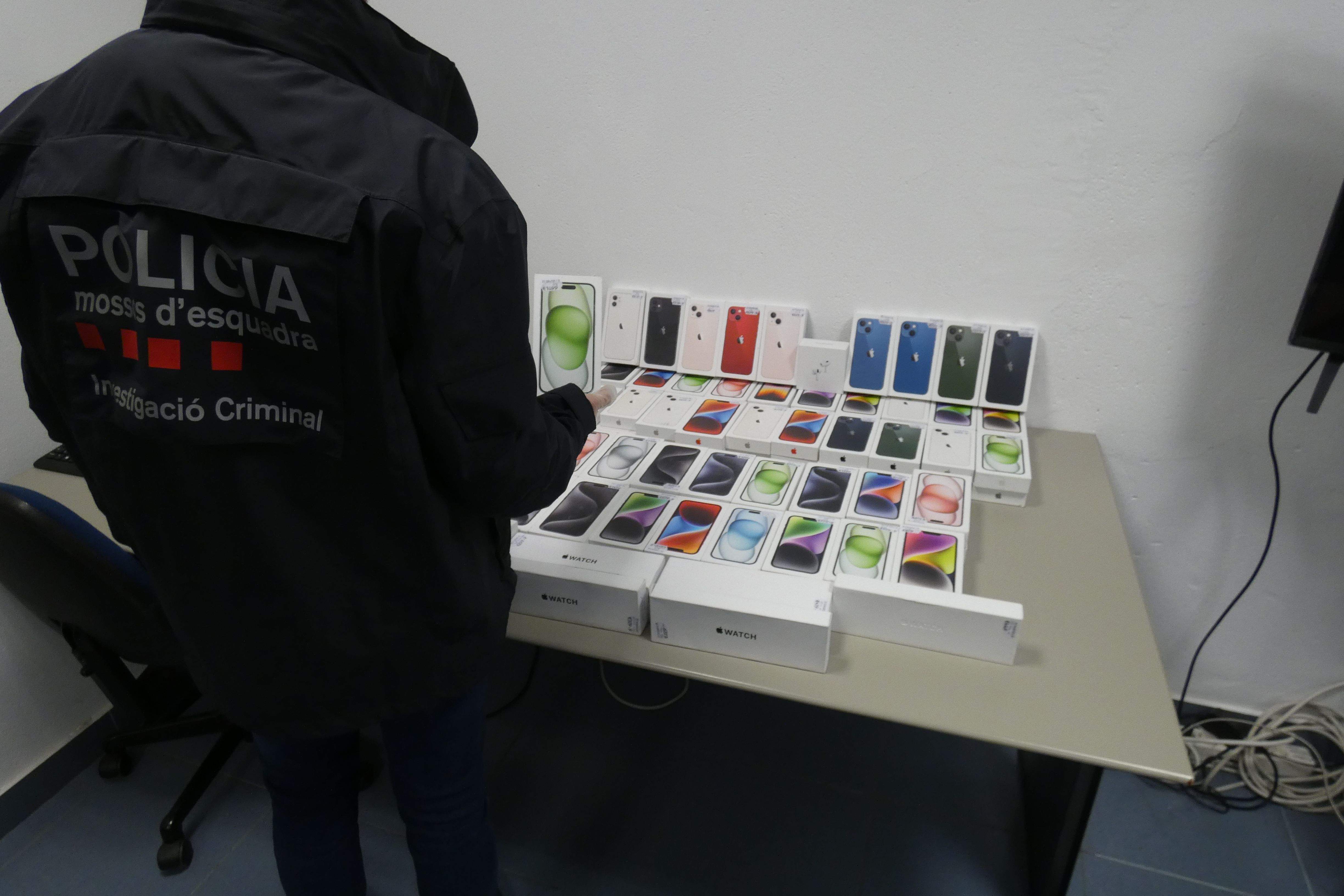 El material que van trobar al damunt dels quatre detinguts.