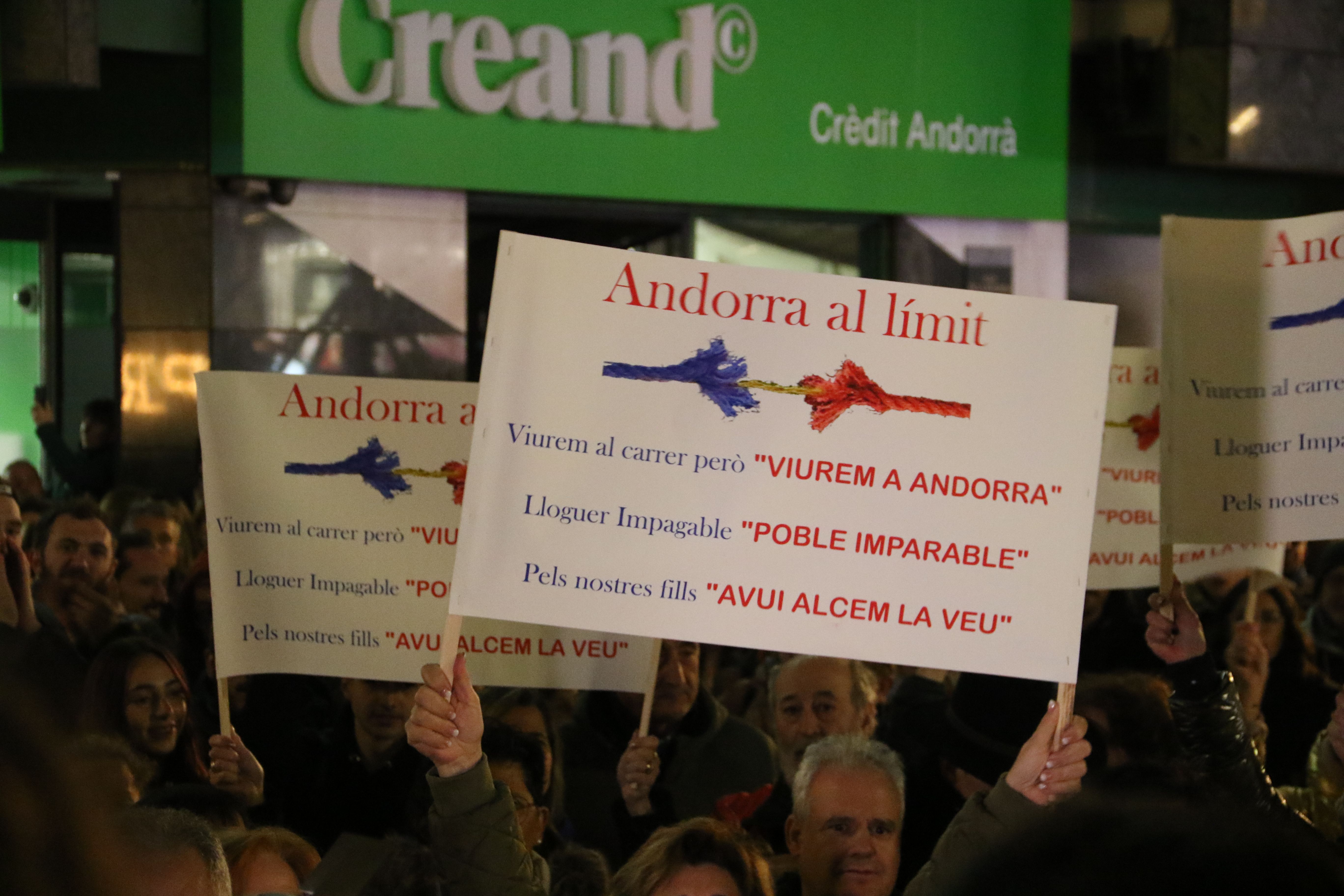 Cartells en la mobilització del passat 31 d'octubre.