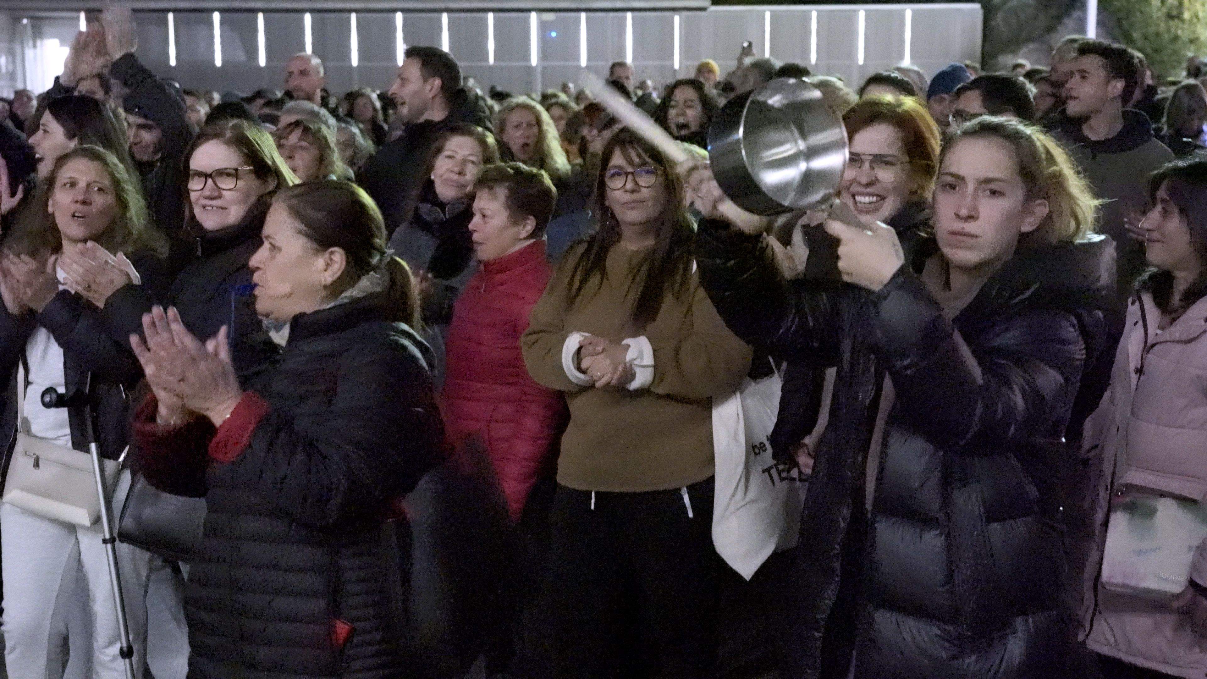Les cassoles s'han continuat sentint durant la manifestació.