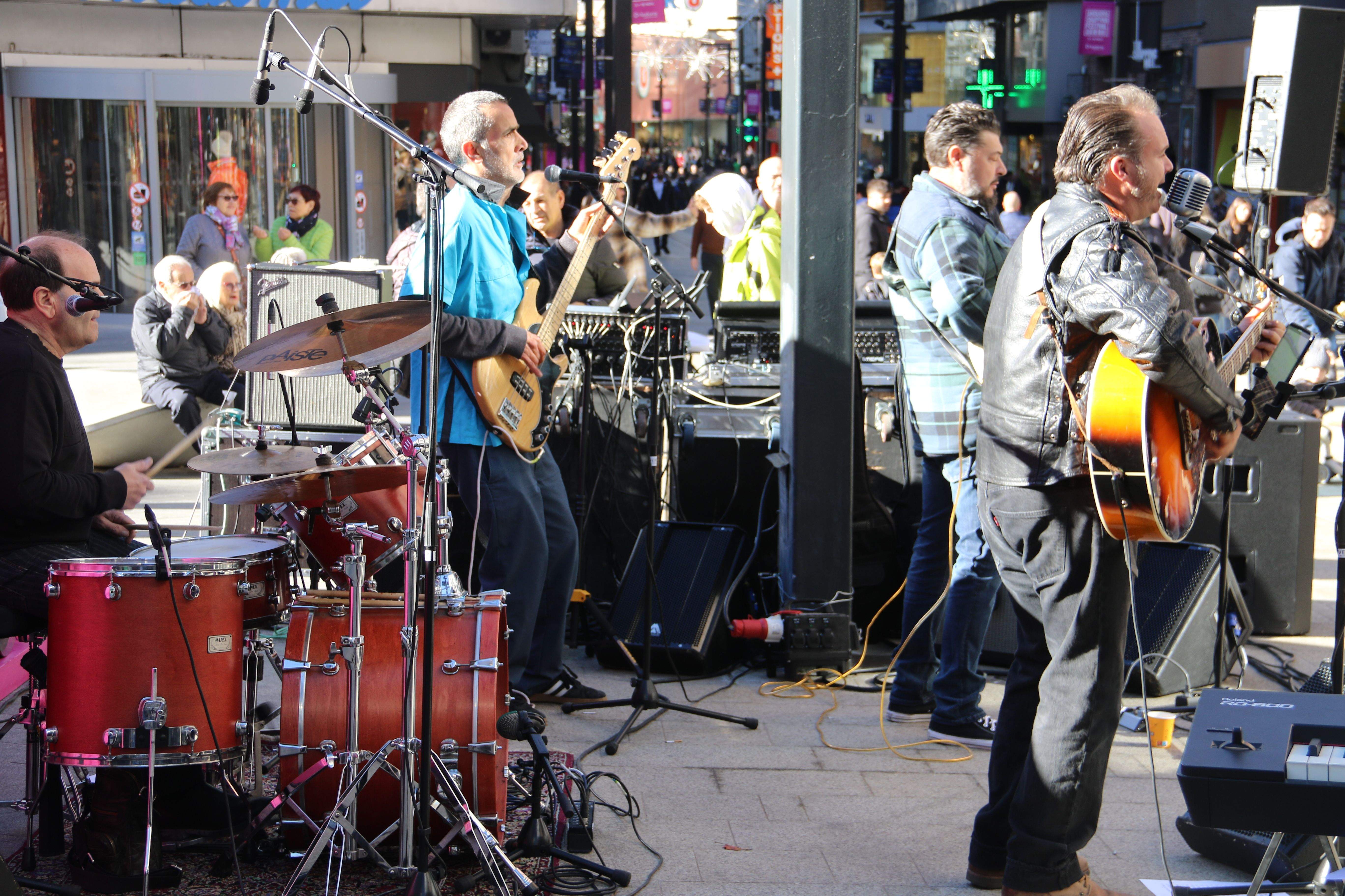 Manu & The Vodka's en plena actuació.