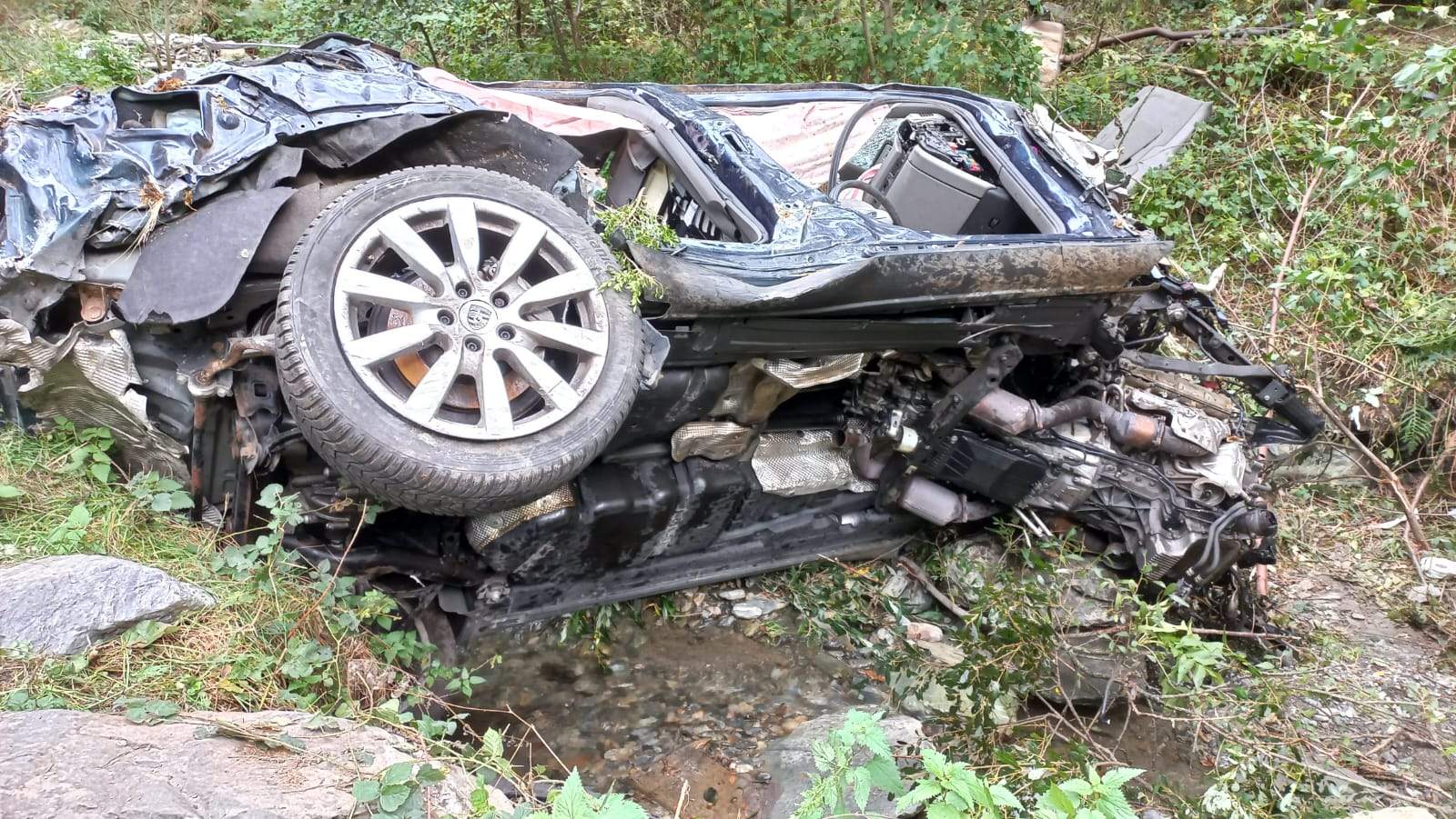 Estat en què va quedar el cotxe després de l'accident provocat pel conductor.