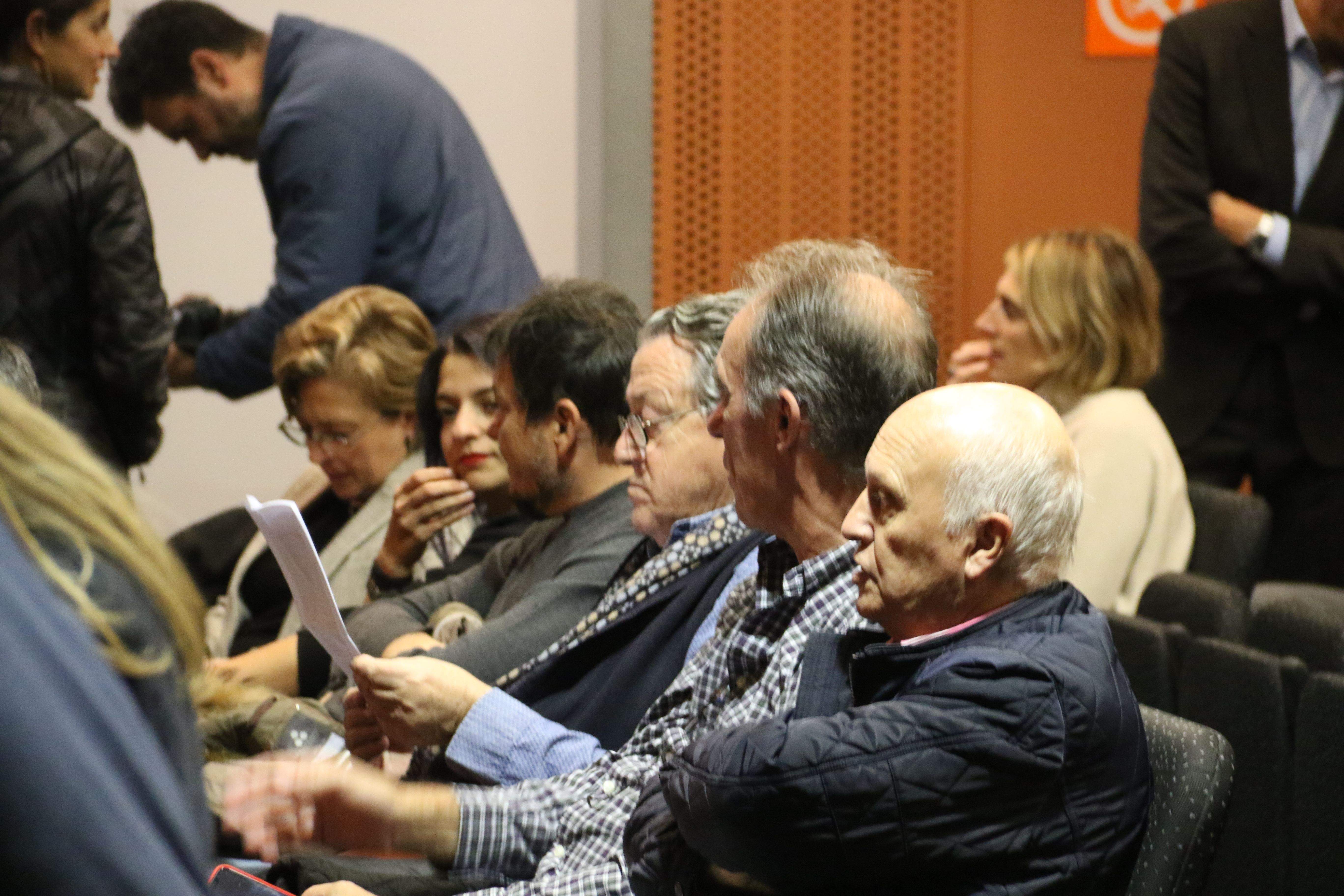 Membres de la candidatura d'Units per Ordino amb Enric Dolsa, al centre, al capdavant.