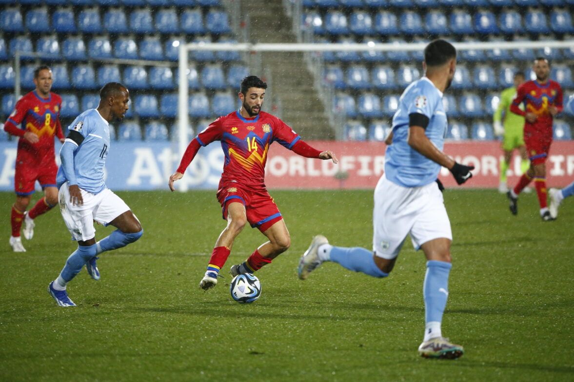 Jordi Aláez en una jugada contra Israel.