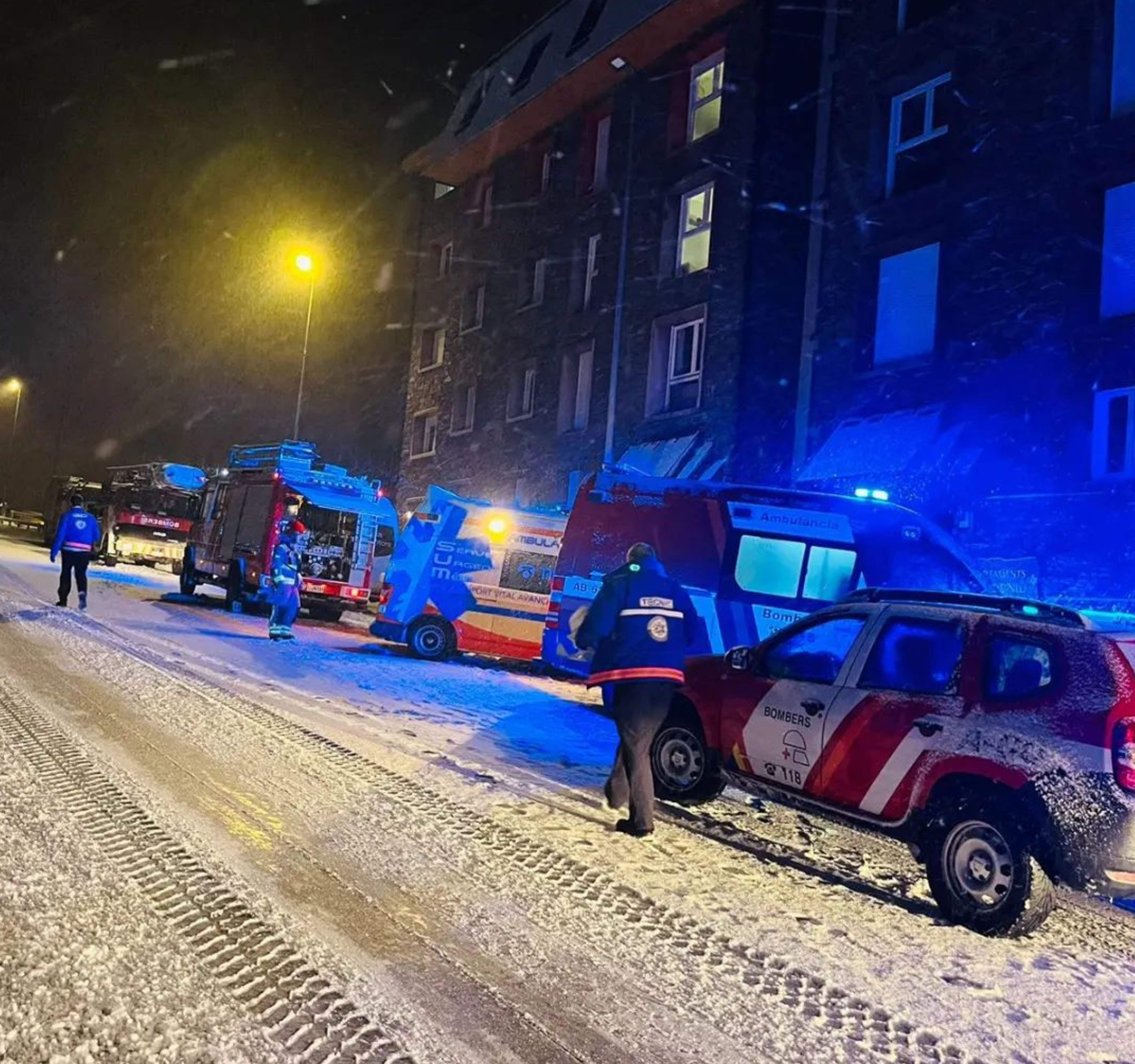 Desplegament d'efectius de bombers, SUM i policia.