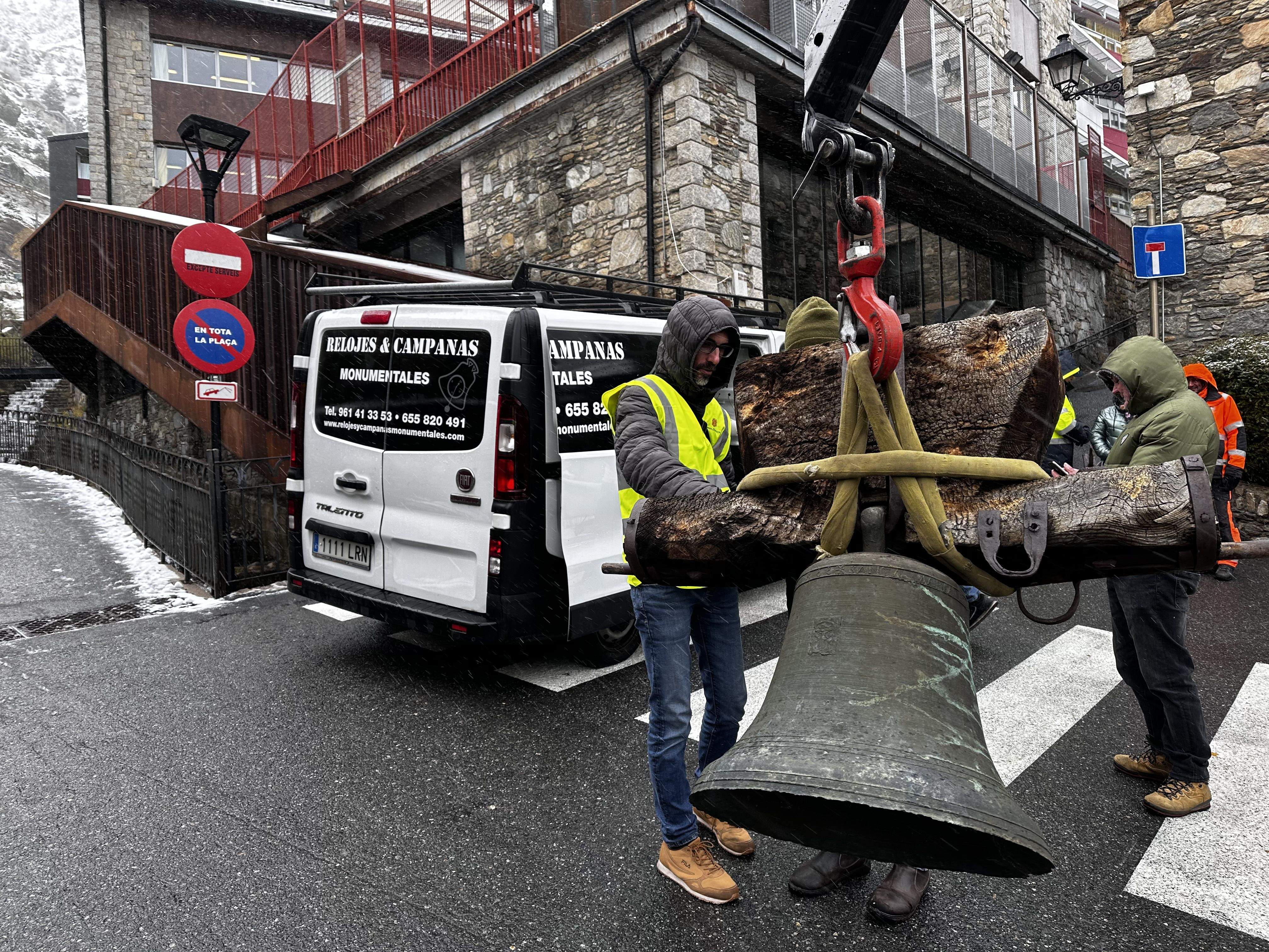 La 'Campana Trencada o Bàrbara' s'ha traslladat a València.