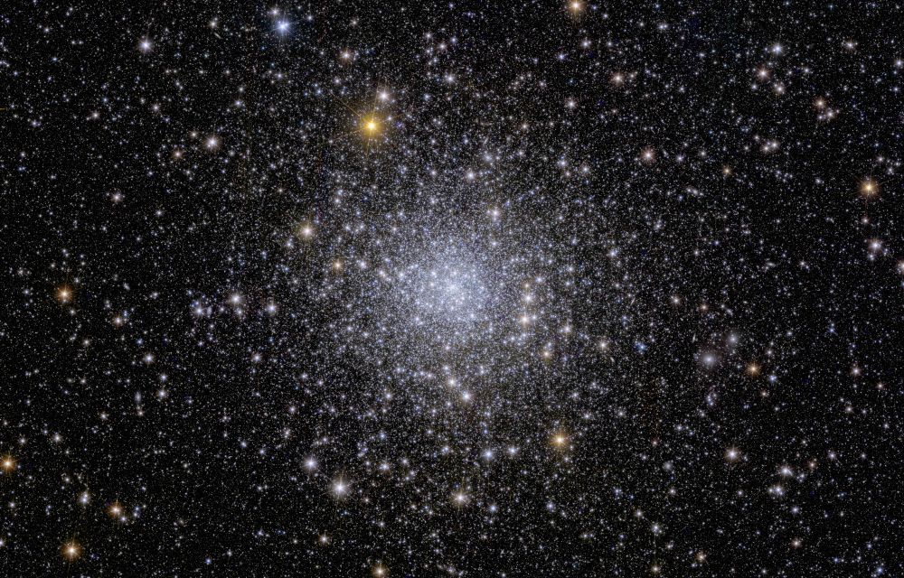 El cúmul globular NGC 6397 on s'hi veuen més de 400.000 estels - Crèdit ESA