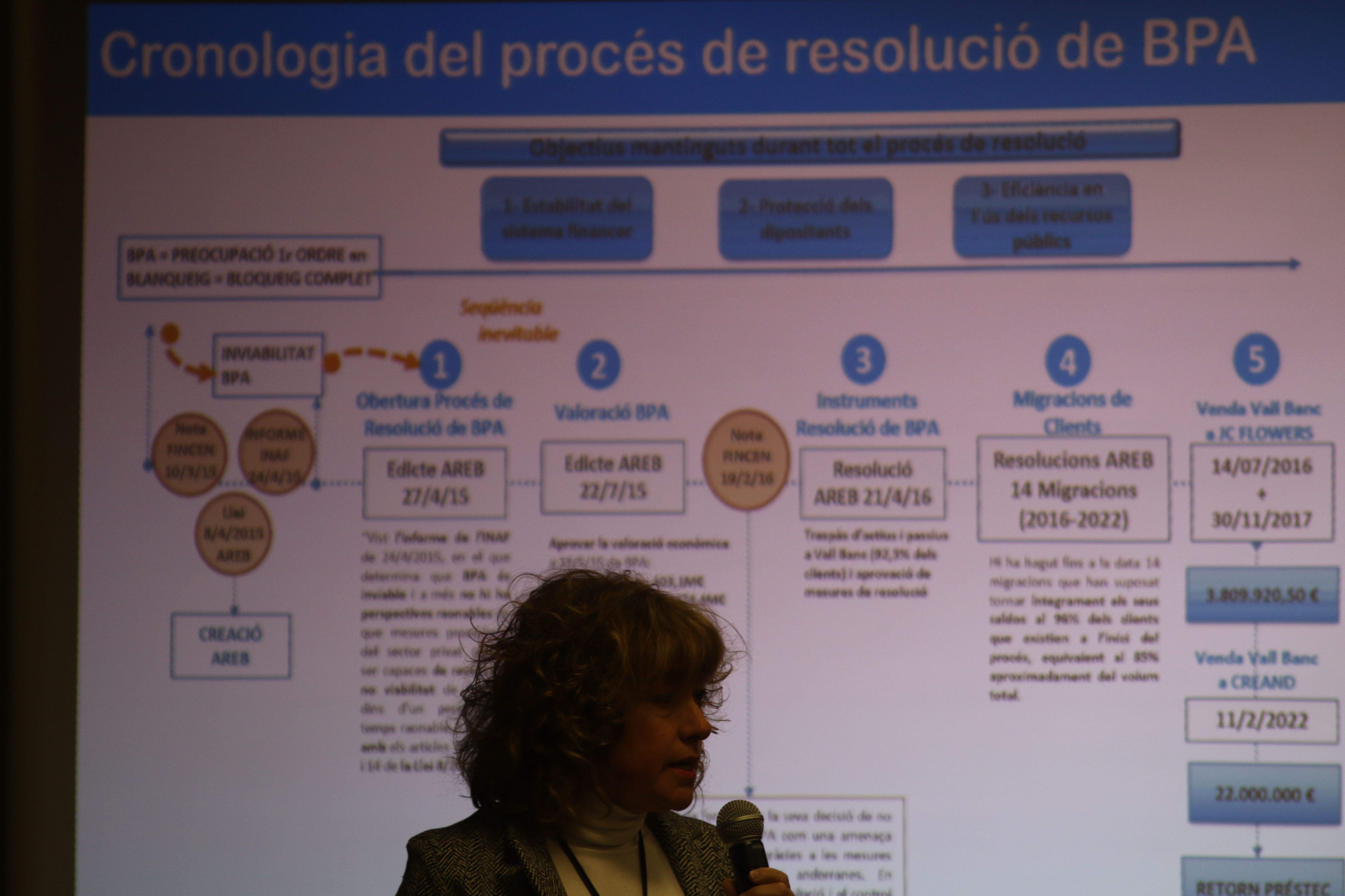 La presidenta de l'AREB, Sílvia Cunill, donant explicacions sobre el 'cas BPA'.