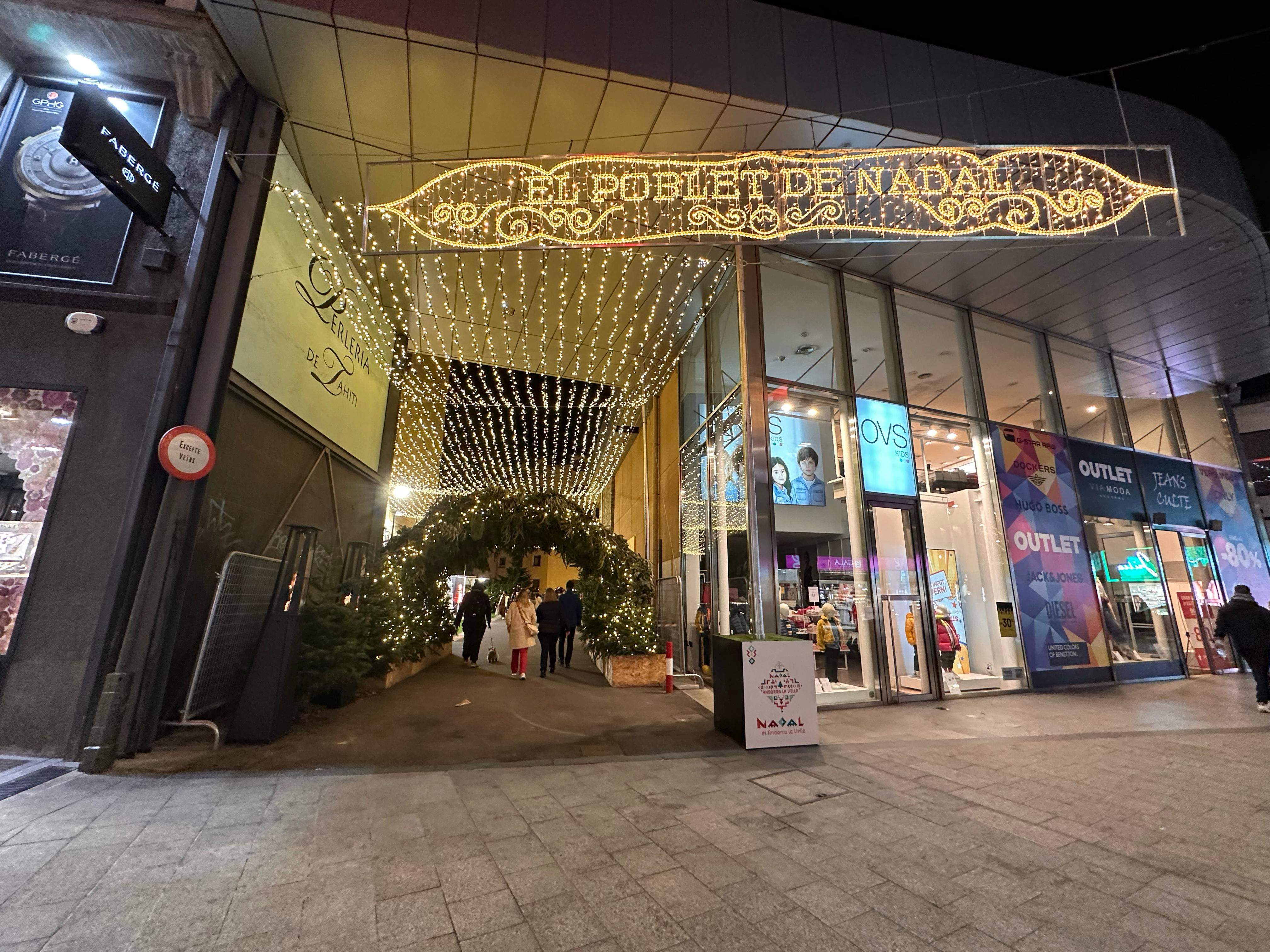 Una de les entrades al recinte.