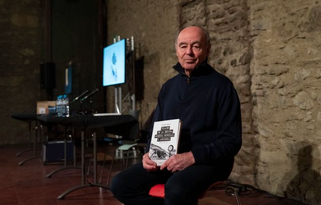 Benet, amb el llibre.