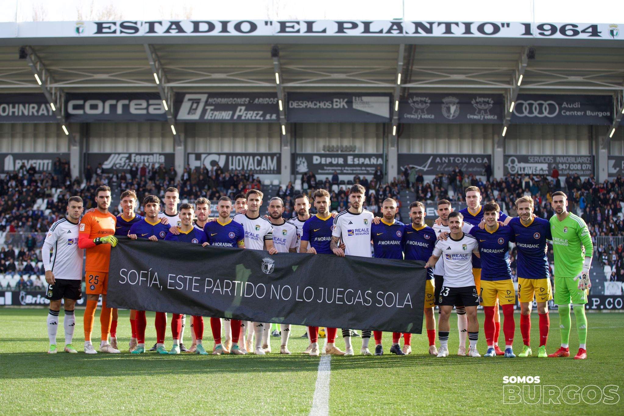 Els dos equips han volgut donar ànims a una jugadora del Burgos femení a qui s'ha diagnosticat una leucèmia.