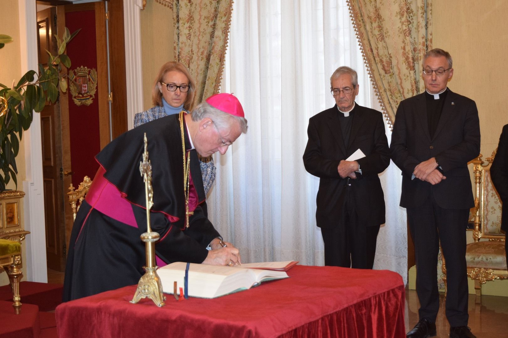 Acte de relleu del representant del Copríncep episcopal. Acte de relleu del representant del Copríncep episcopal.