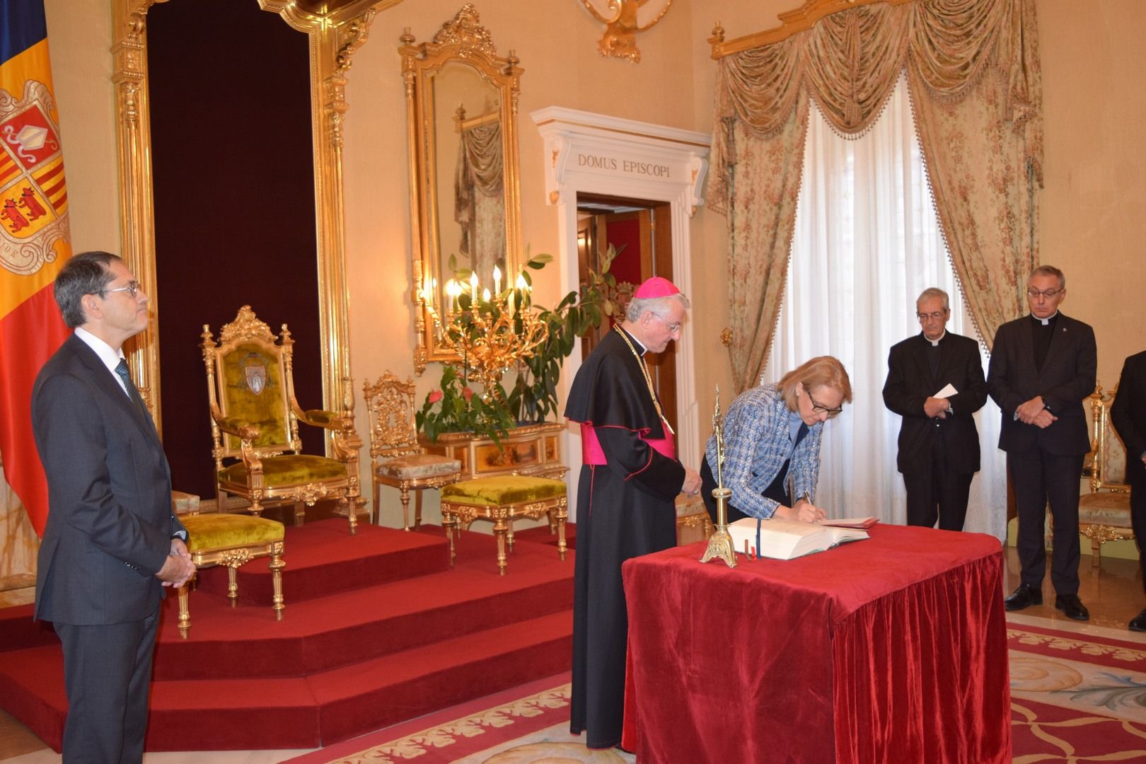 Acte de relleu del representant del Copríncep episcopal. Acte de relleu del representant del Copríncep episcopal.