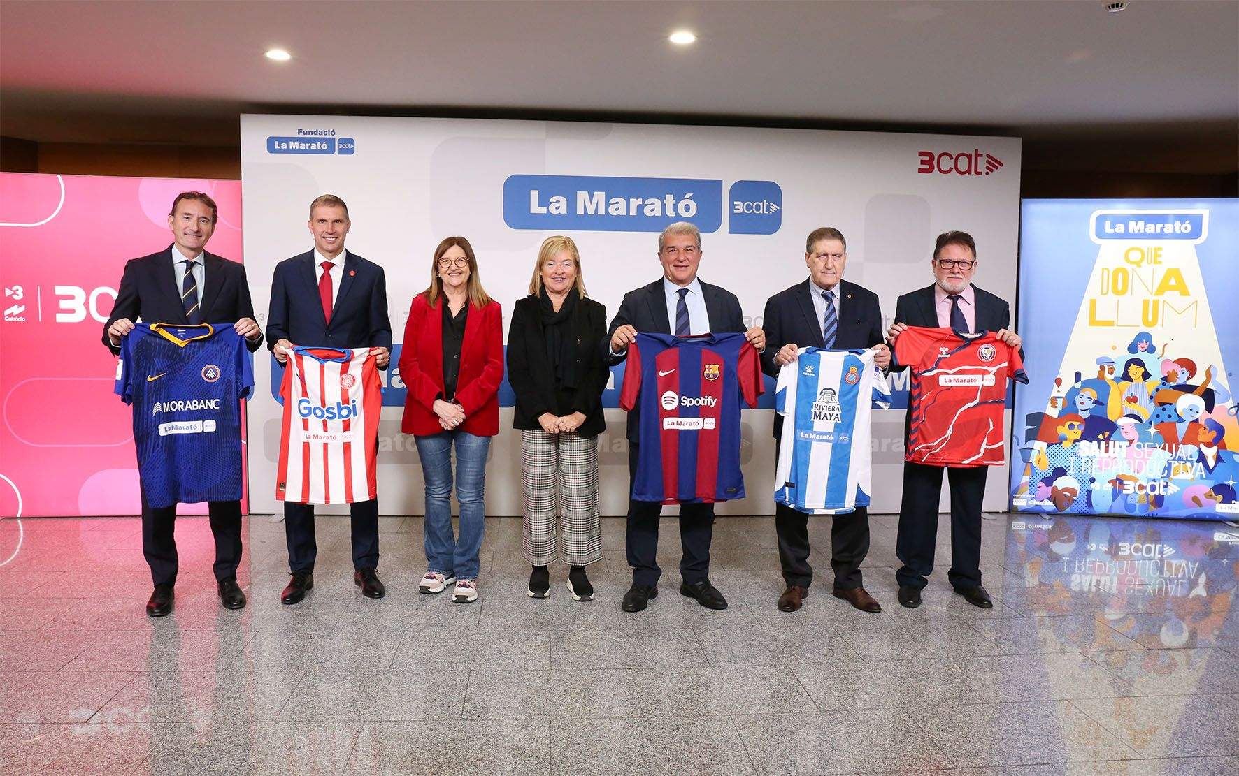 Els presidents dels clubs catalans, amb les samarretes de l'esdeveniment.