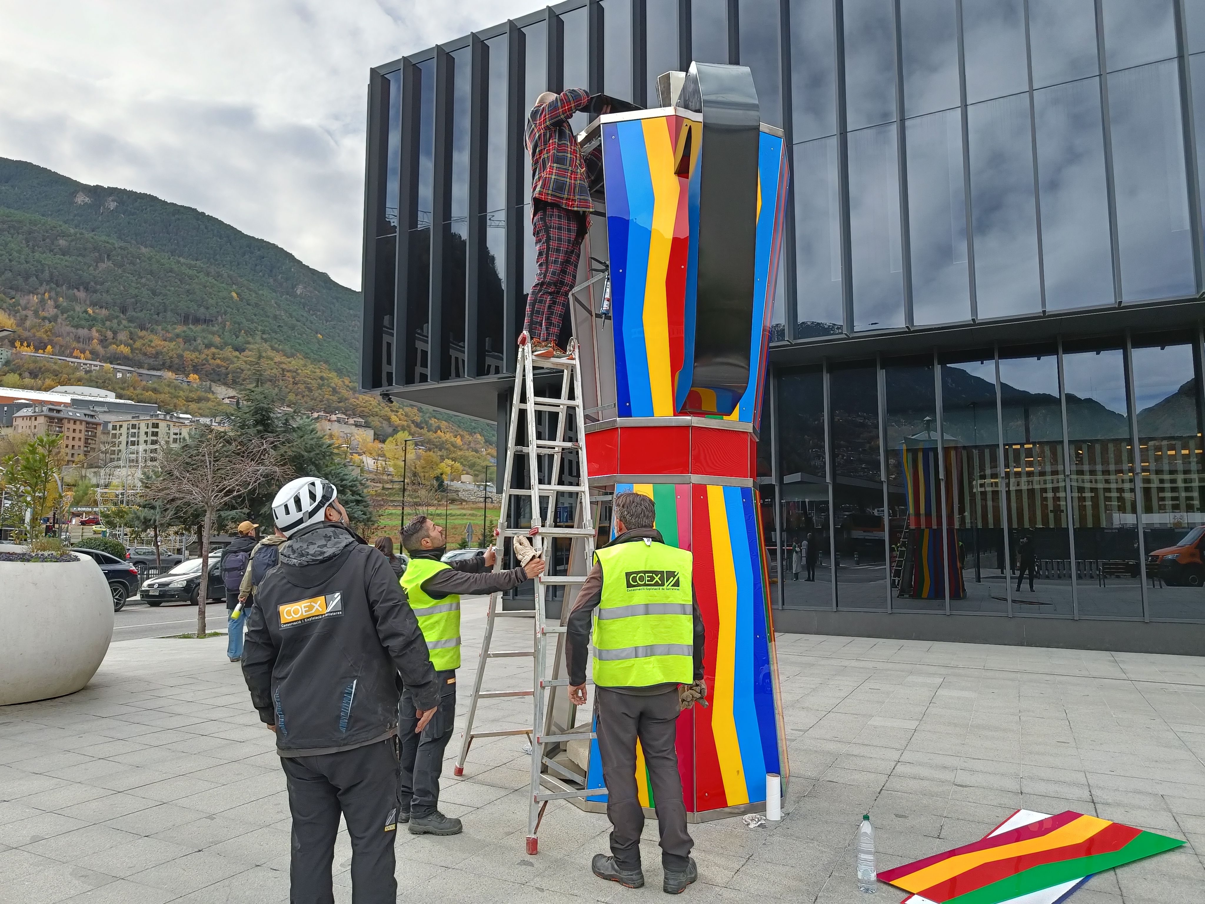 La cafetera de Galán posa el toc de color a la Seu de la Justícia ...
