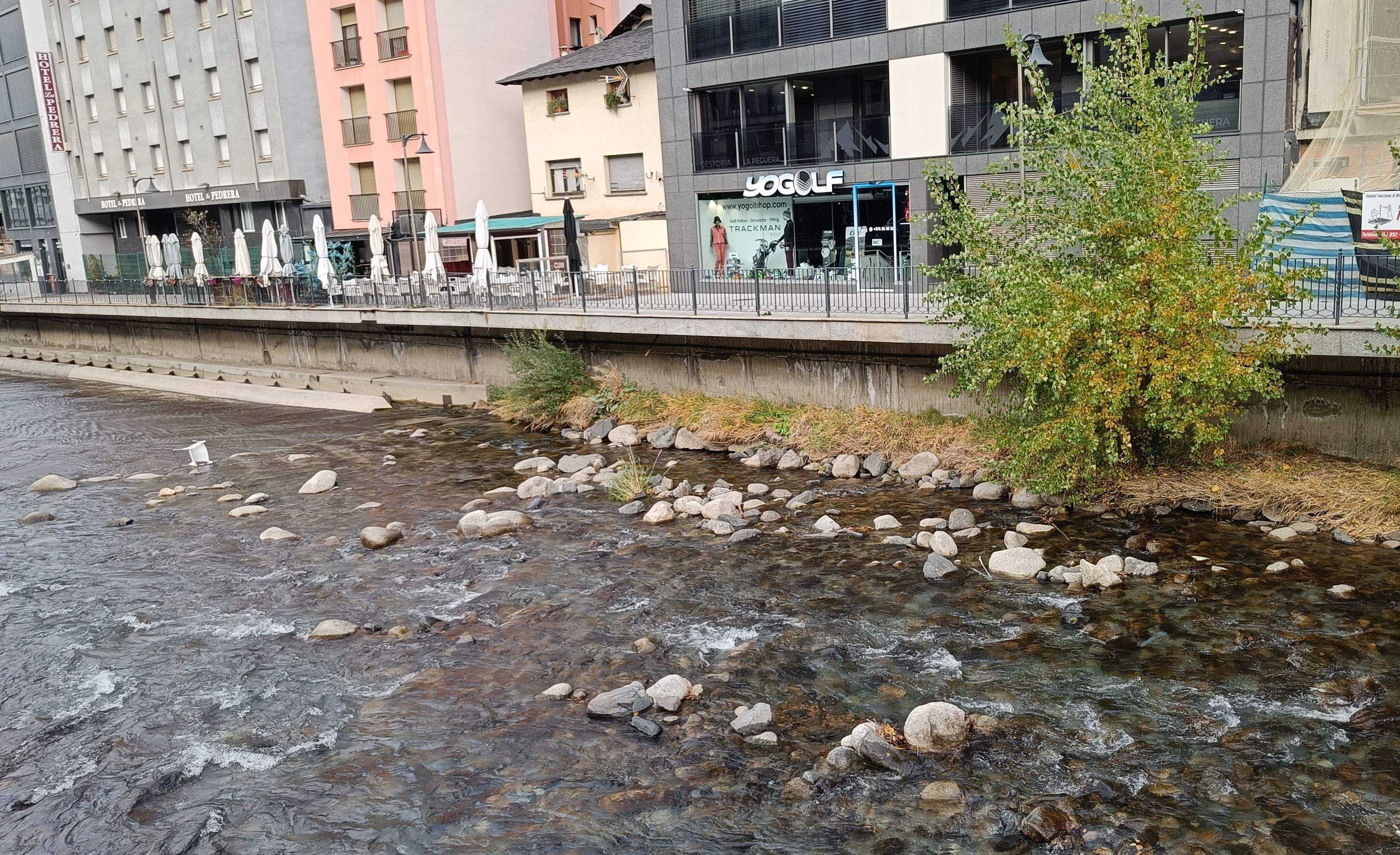 El riu Valira al seu pas per Andorra la Vella en una imatge d'arxiu.
