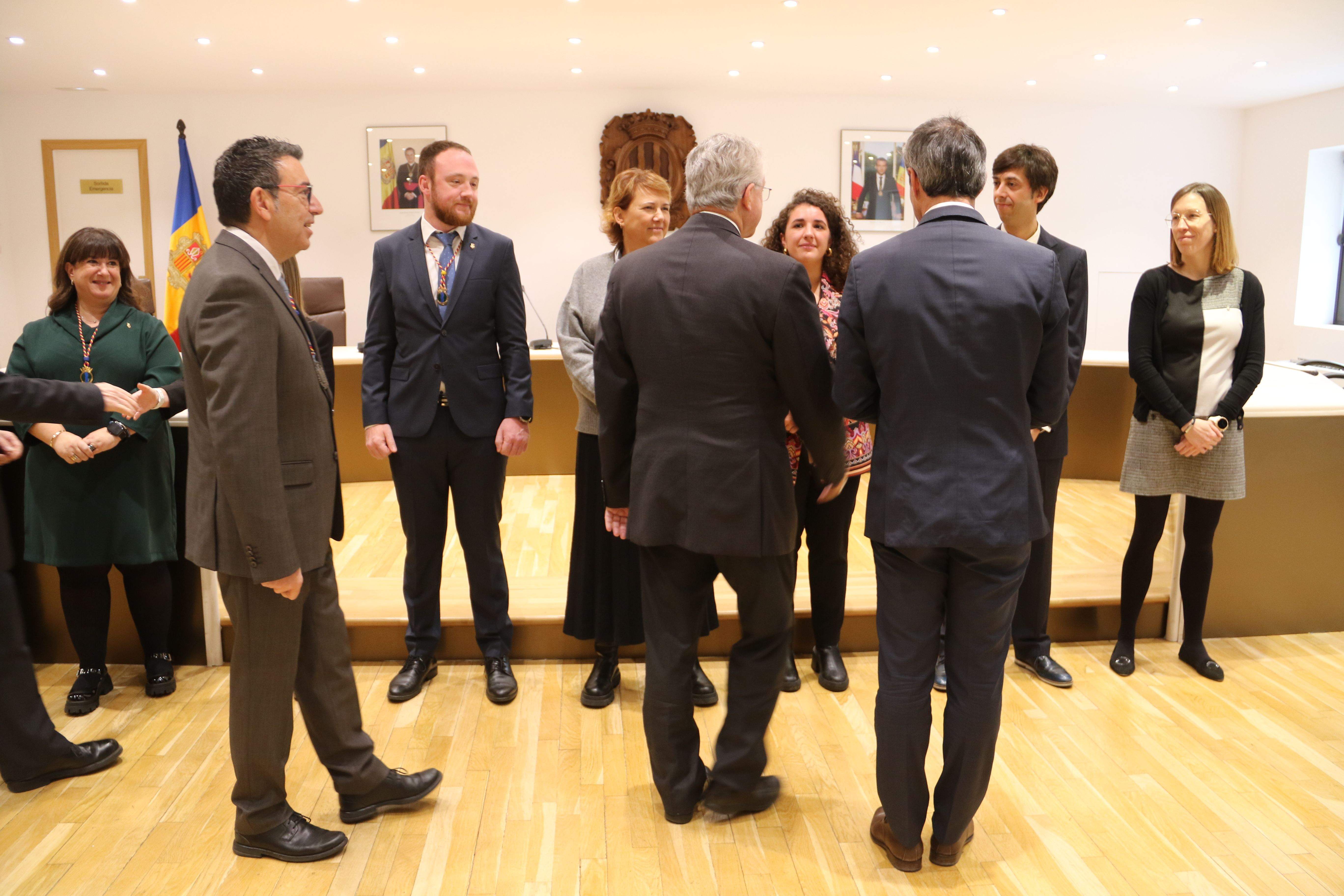 Joan-Enric Vives 'passant revista' als consellers. Joan-Enric Vives 'passant revista' als consellers.