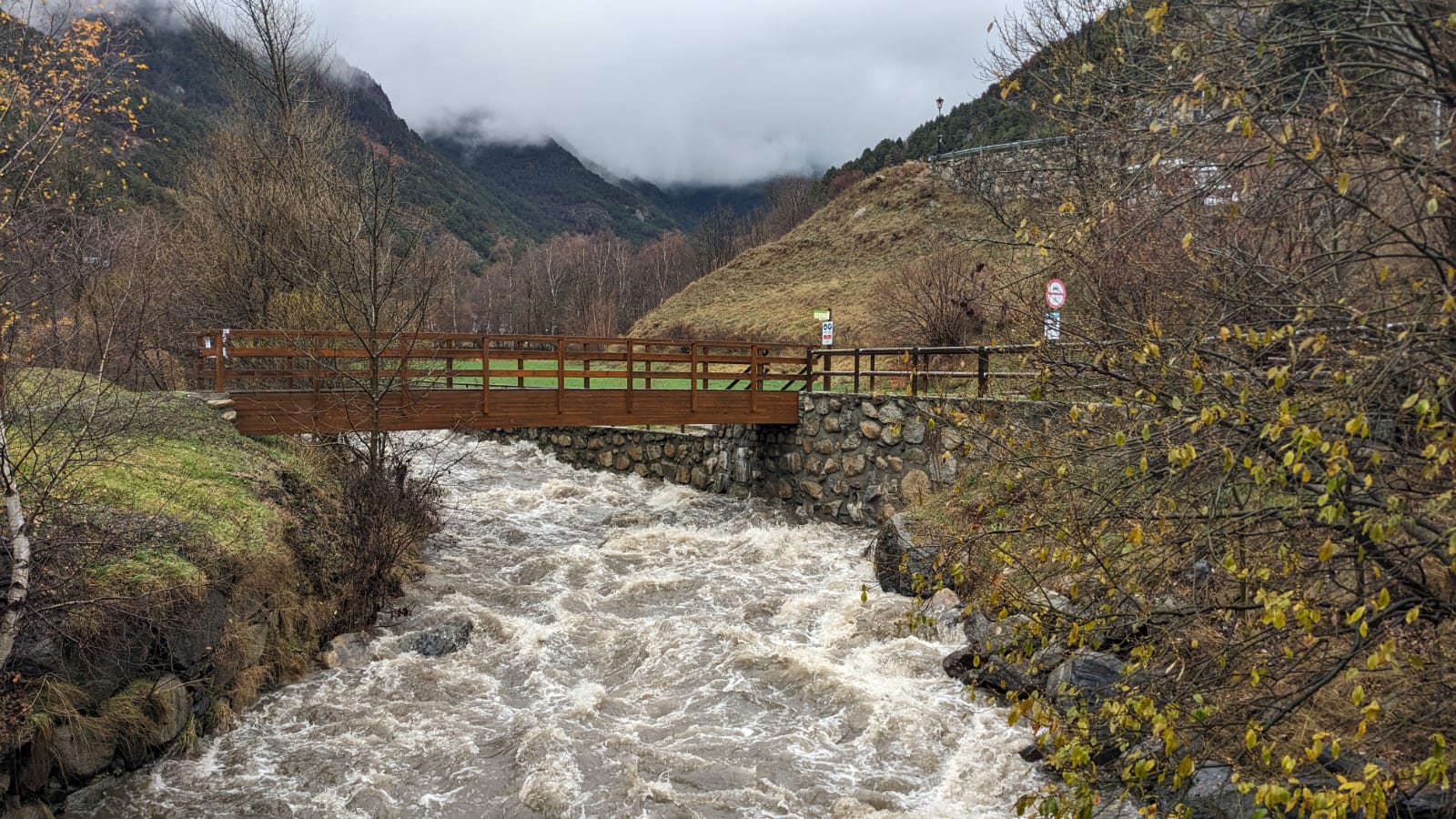 El riu al seu pas per Sornàs. El riu al seu pas per Sornàs.