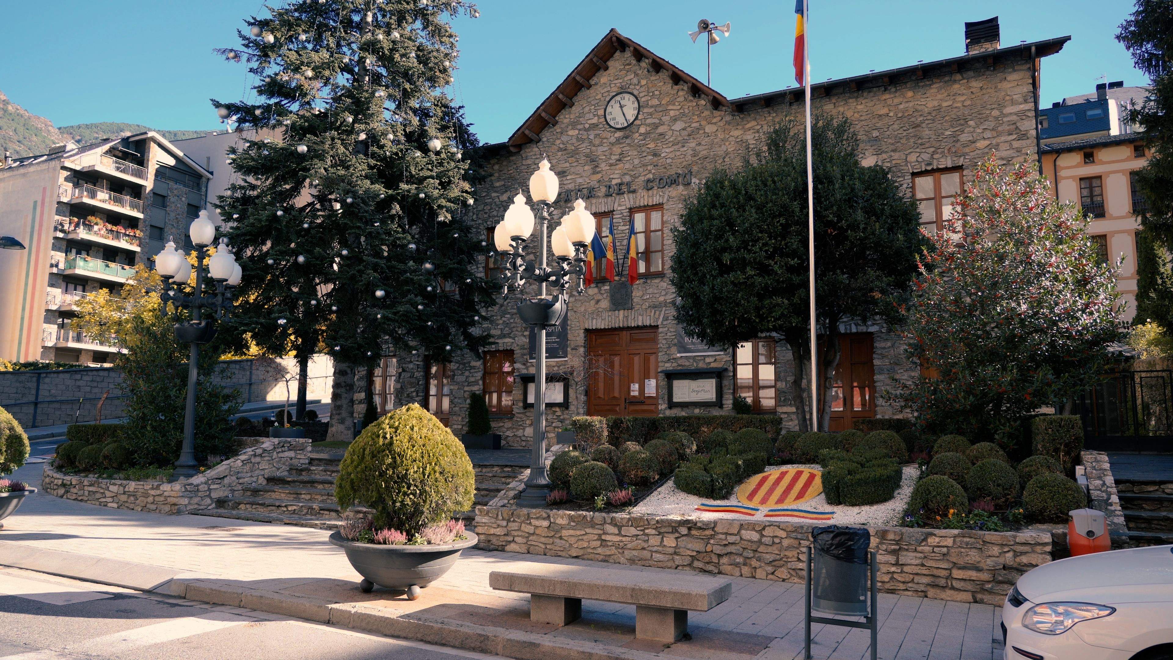 La façana del comú de Sant Julià de Lòria.