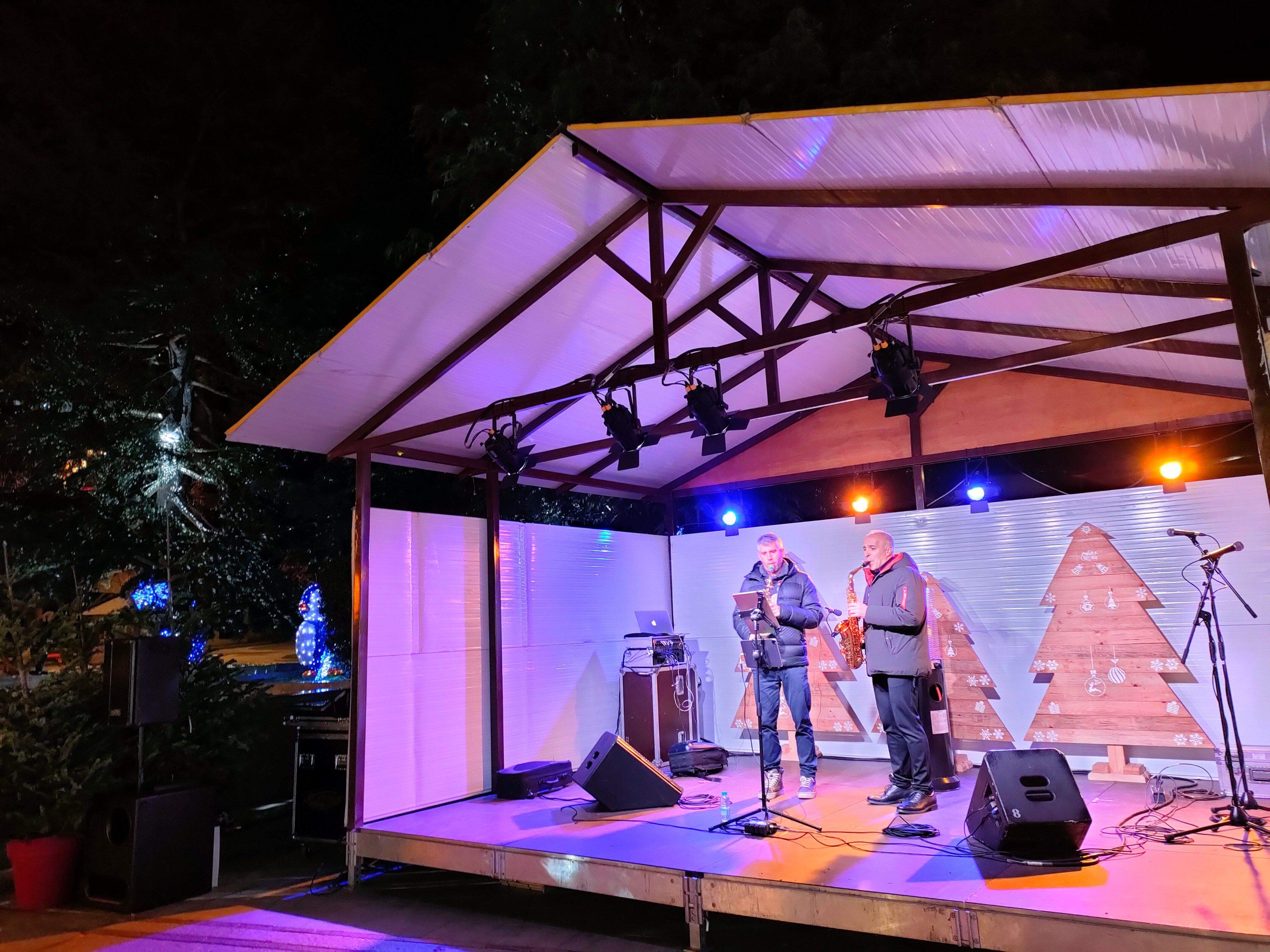 Actuació musical al Sabors d'Advent. Actuació musical al Sabors d'Advent.