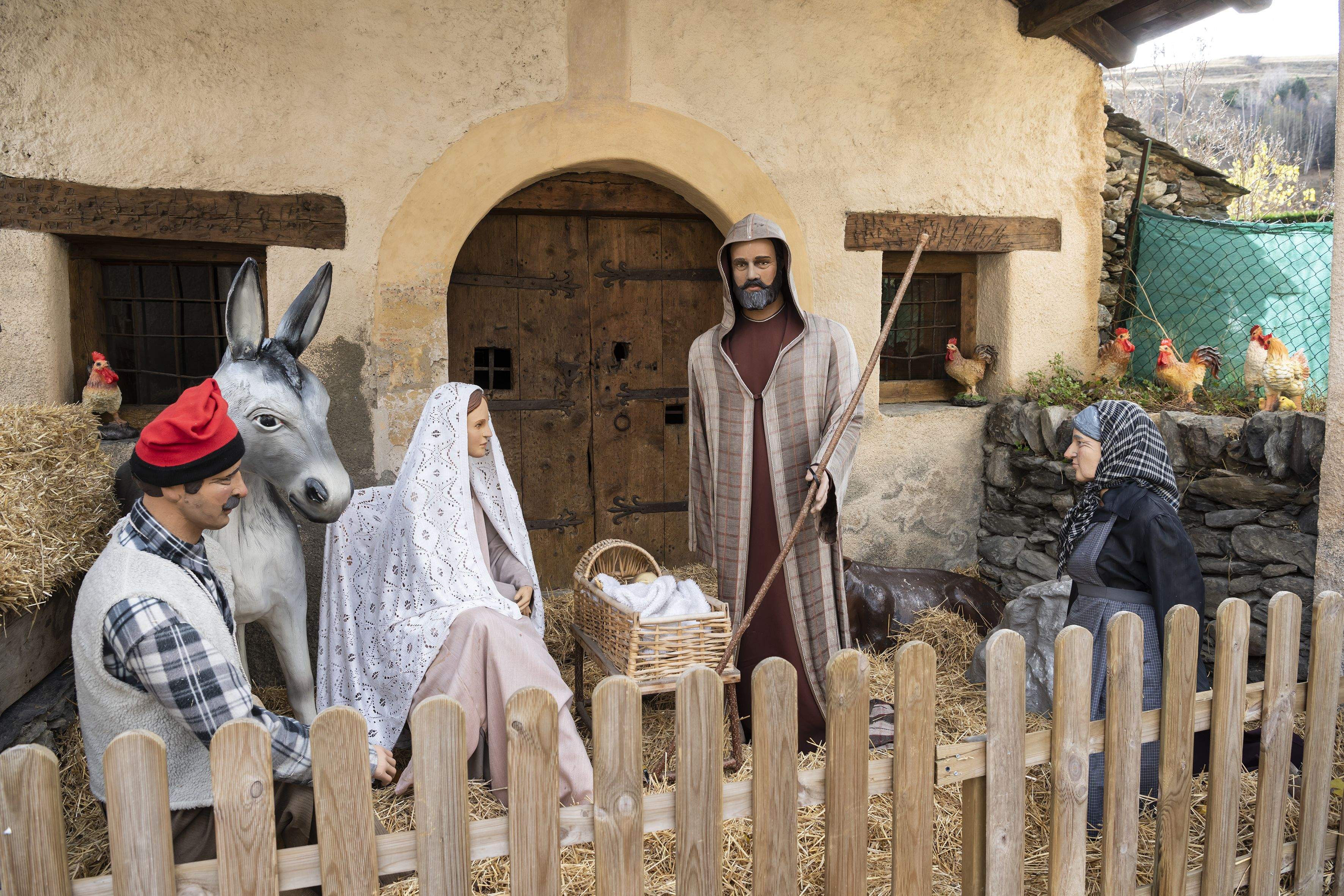L'església de la Santa Creu servei de portal. 