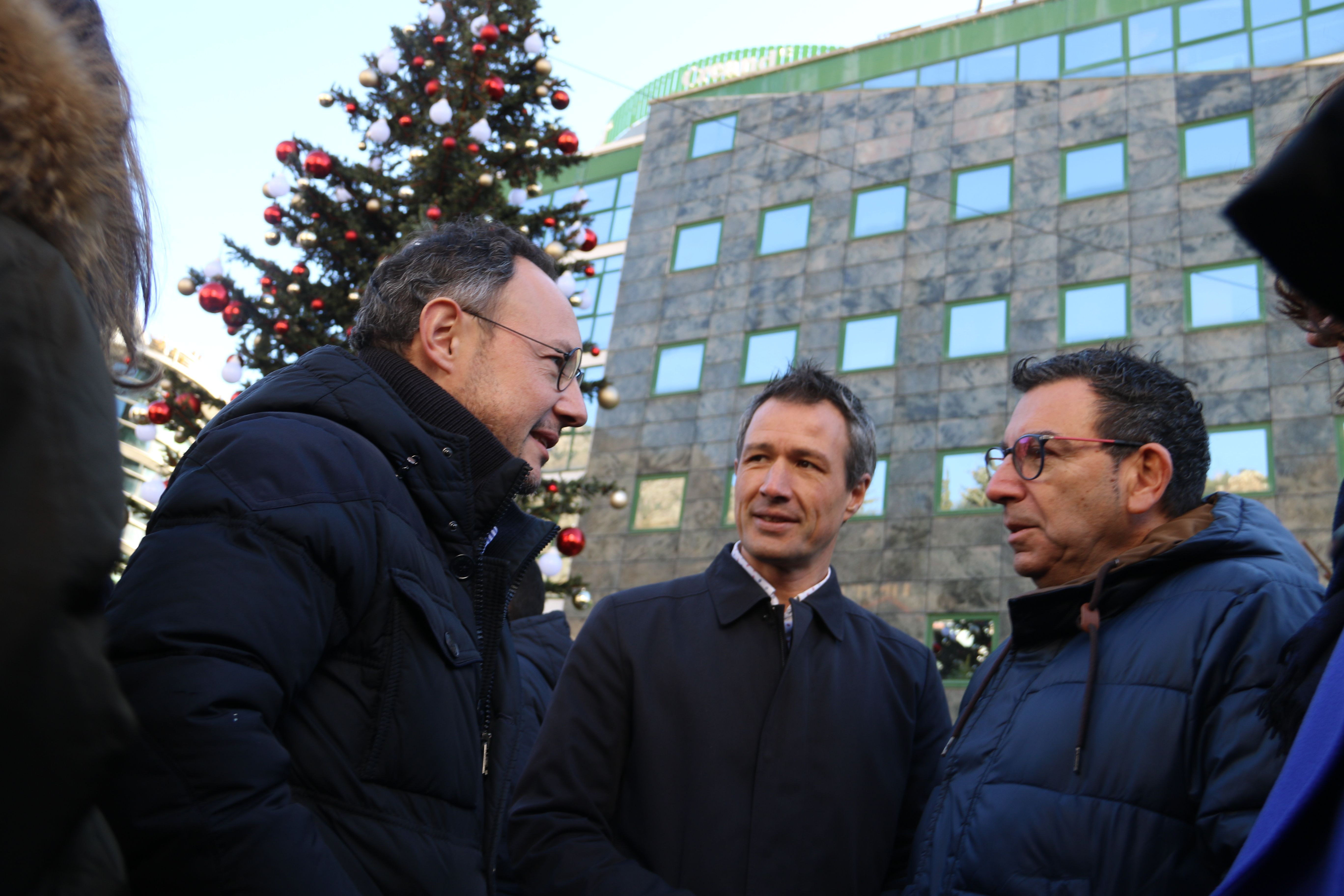 Xavier Espot amb els dos candidats i cònsols demòcrates a Andorra la Vella. Xavier Espot amb els dos candidats i cònsols demòcrates a Andorra la Vella.