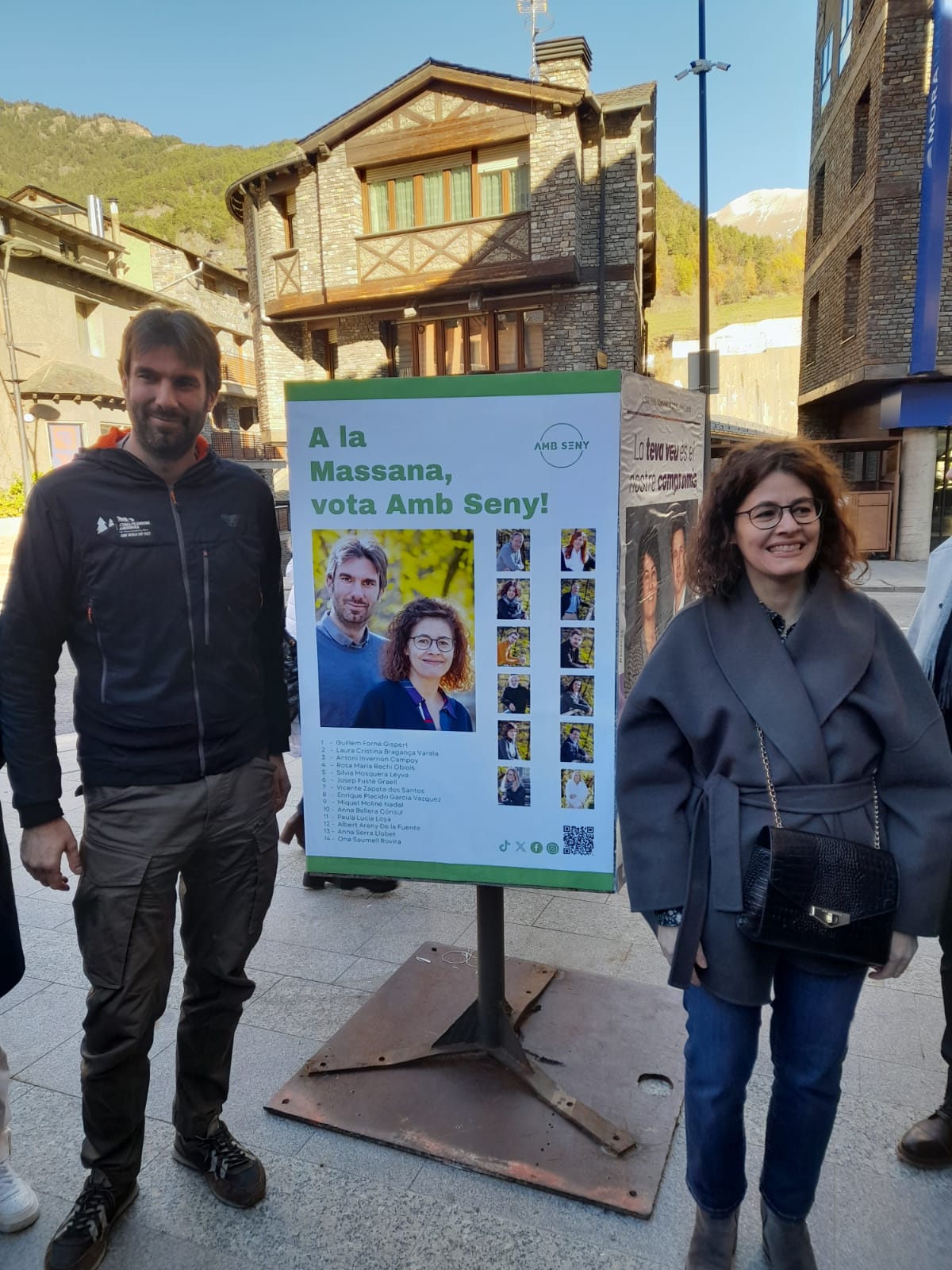 Eleccions Comunals 2023 penjada cartells Amb Seny a La Massana -2 Eleccions Comunals 2023 penjada cartells Amb Seny a La Massana -2