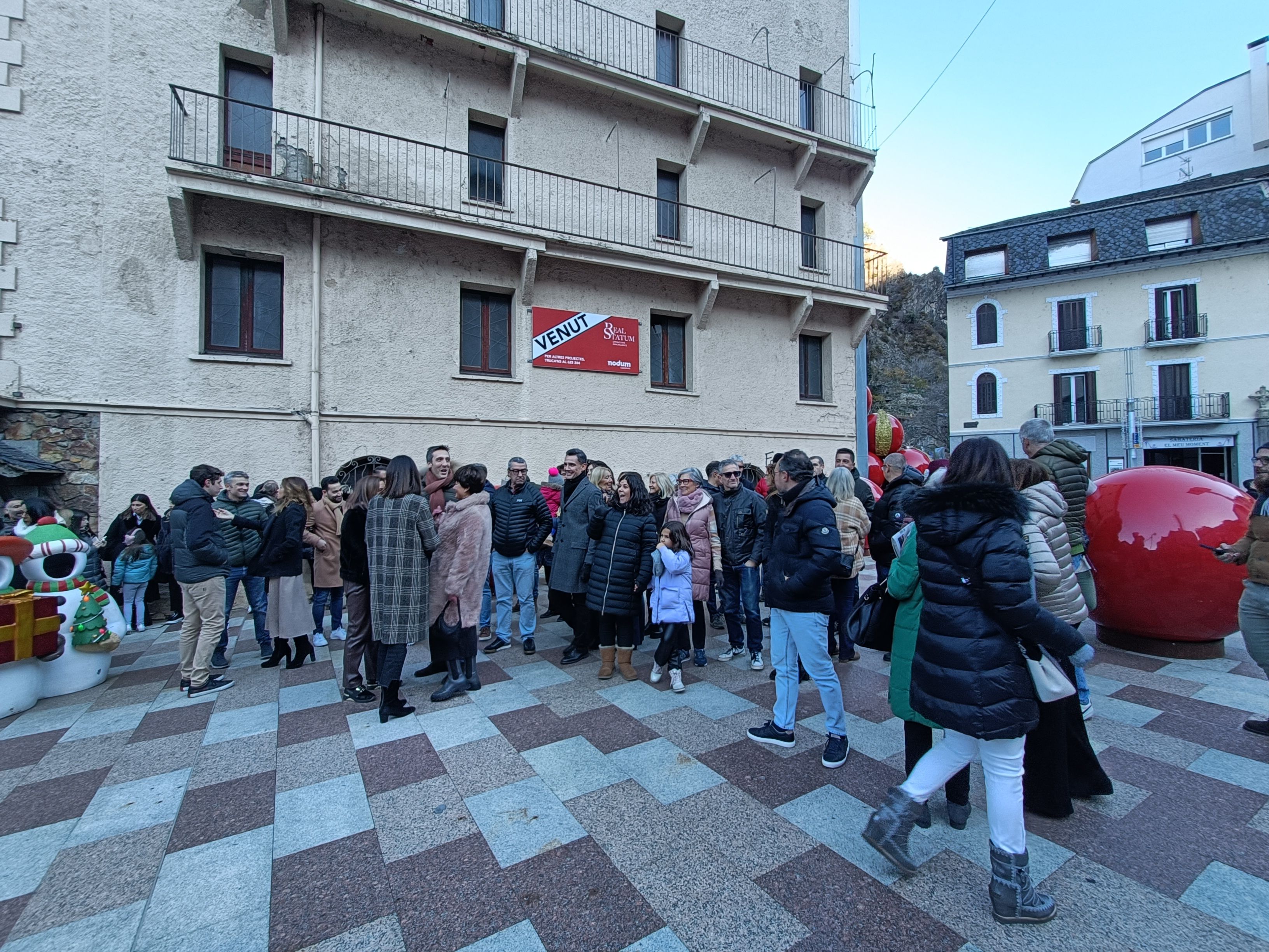 Demòcrates ha portat una nombrosa delegació a la penjada de cartells. Demòcrates ha portat una nombrosa delegació a la penjada de cartells.