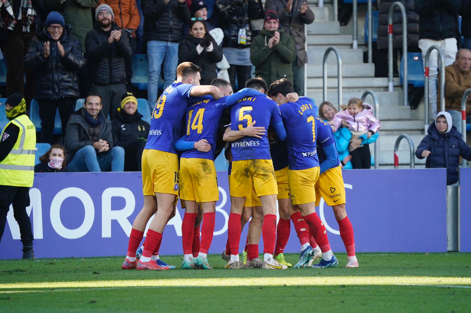 L'FC Andorra celebrant el gol de Samper.