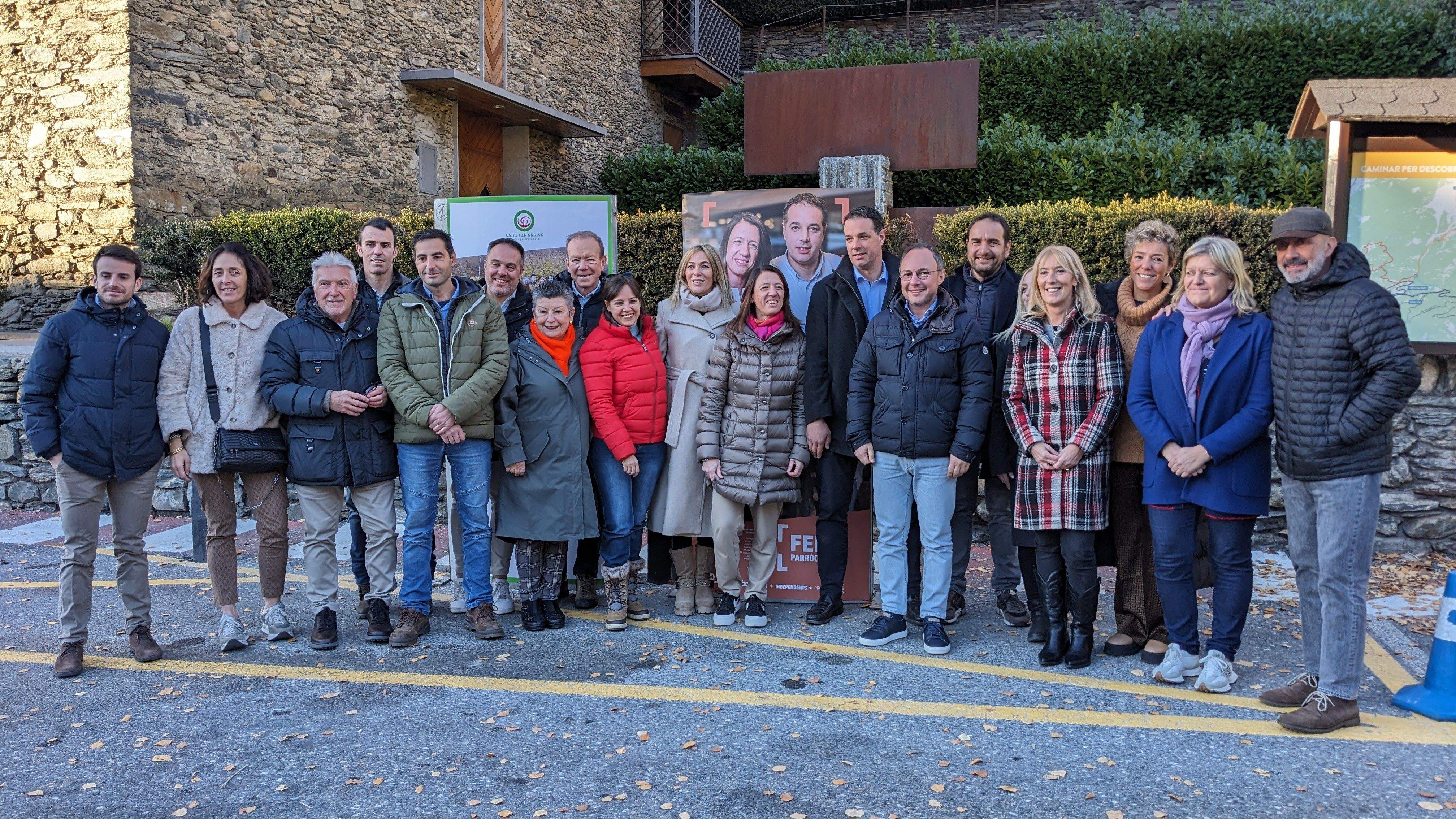 La candidatuea d'ACO + DA + Independents + SDP acompanyats de membres destacats de Demòcrates com el cap de Govern o la subsíndica