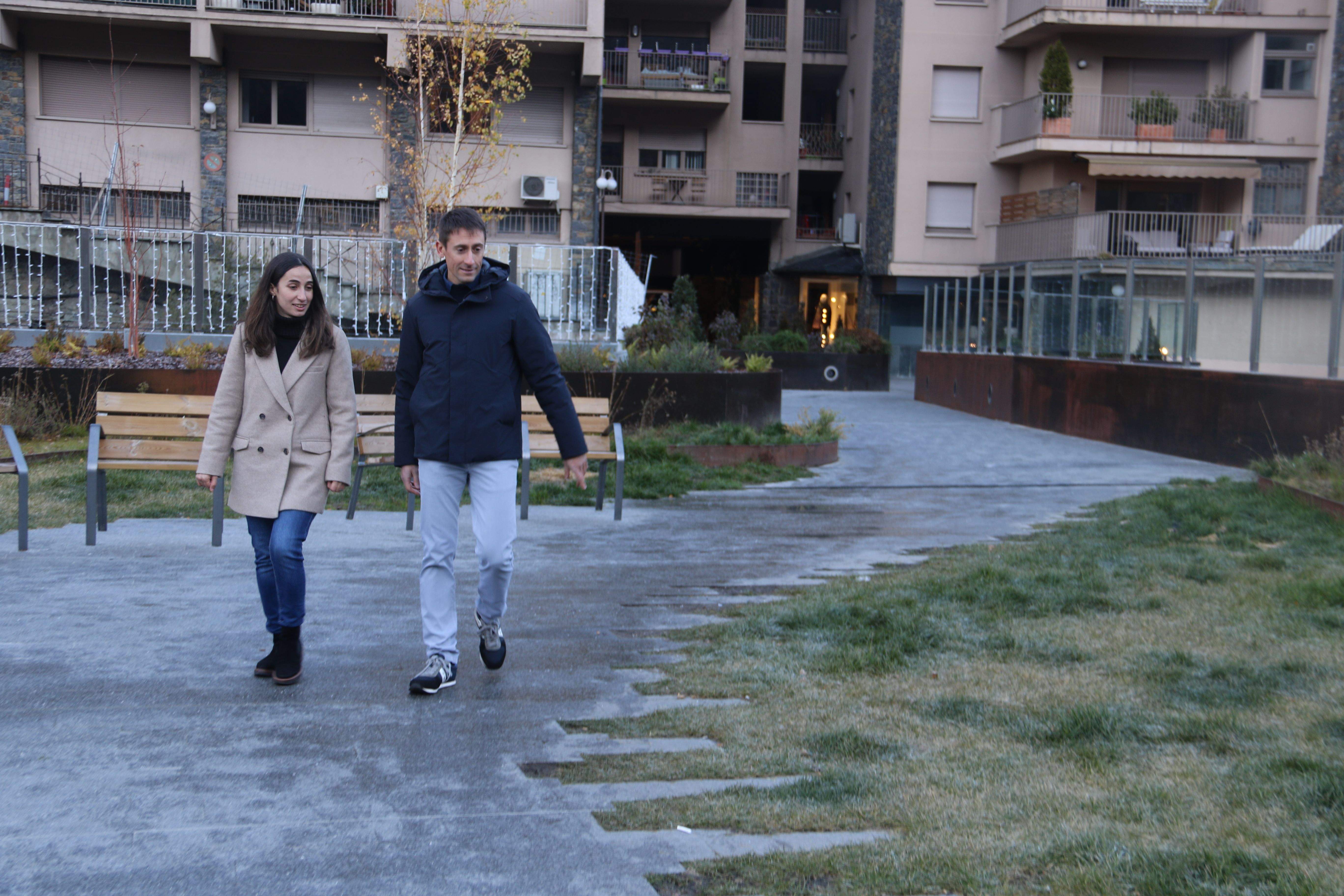 Olalla Losada i Jordi Cabanes a la que denominen com a 'plaça UNNIC'.