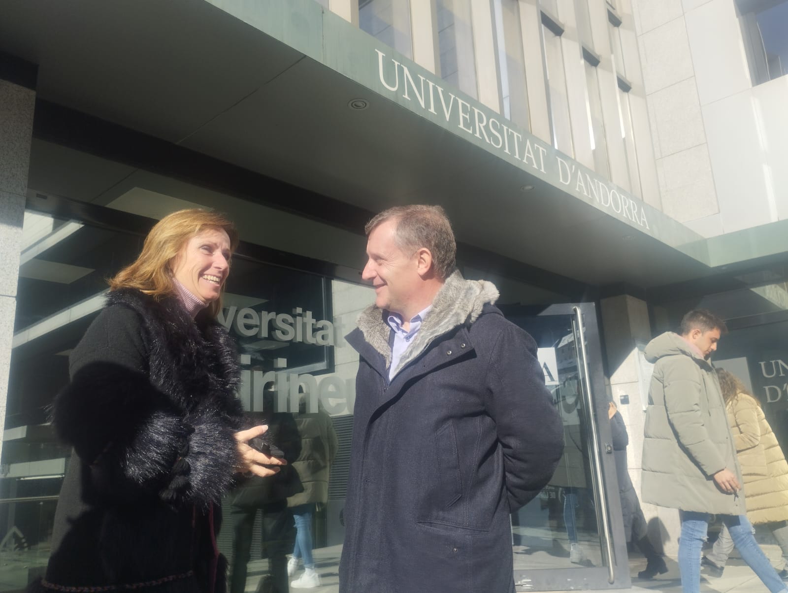Mireia Codina i Josep Majoral a la porta de la Universitat d'Andorra.