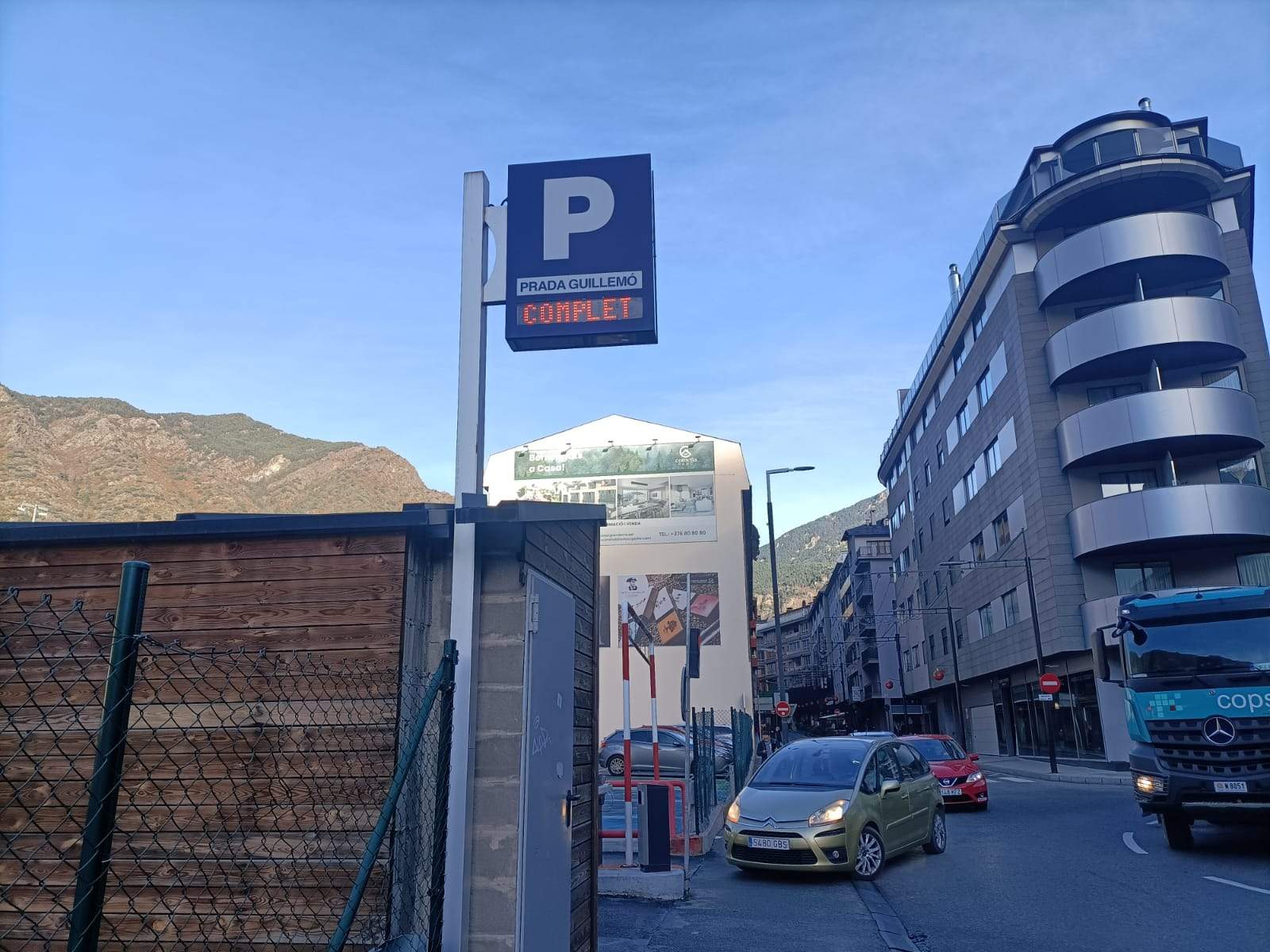 L'aparcament Guillemó complet.