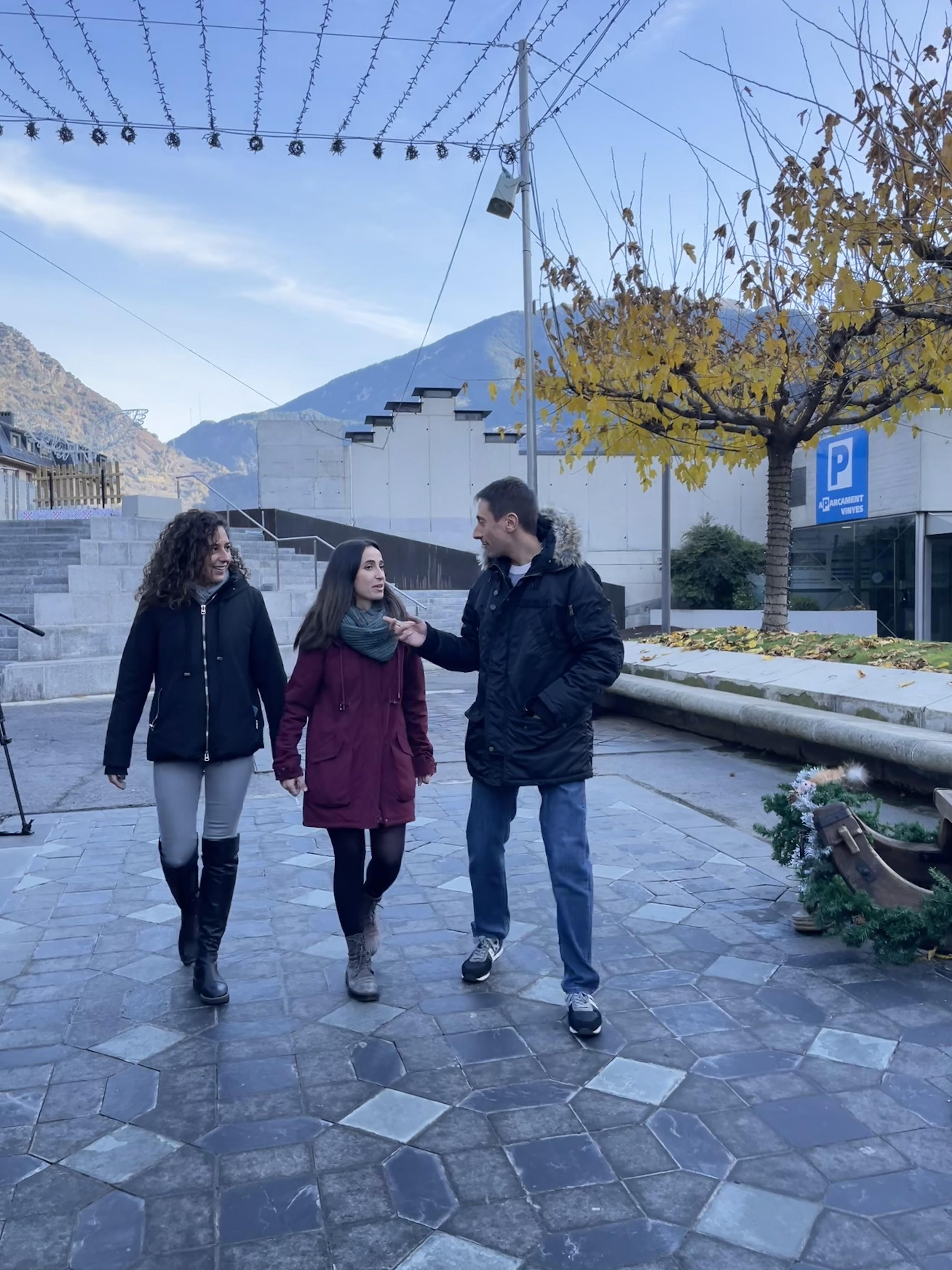 Maria Nazzaro, Olalla Losada i Jordi Cabanes durant la compareixença.