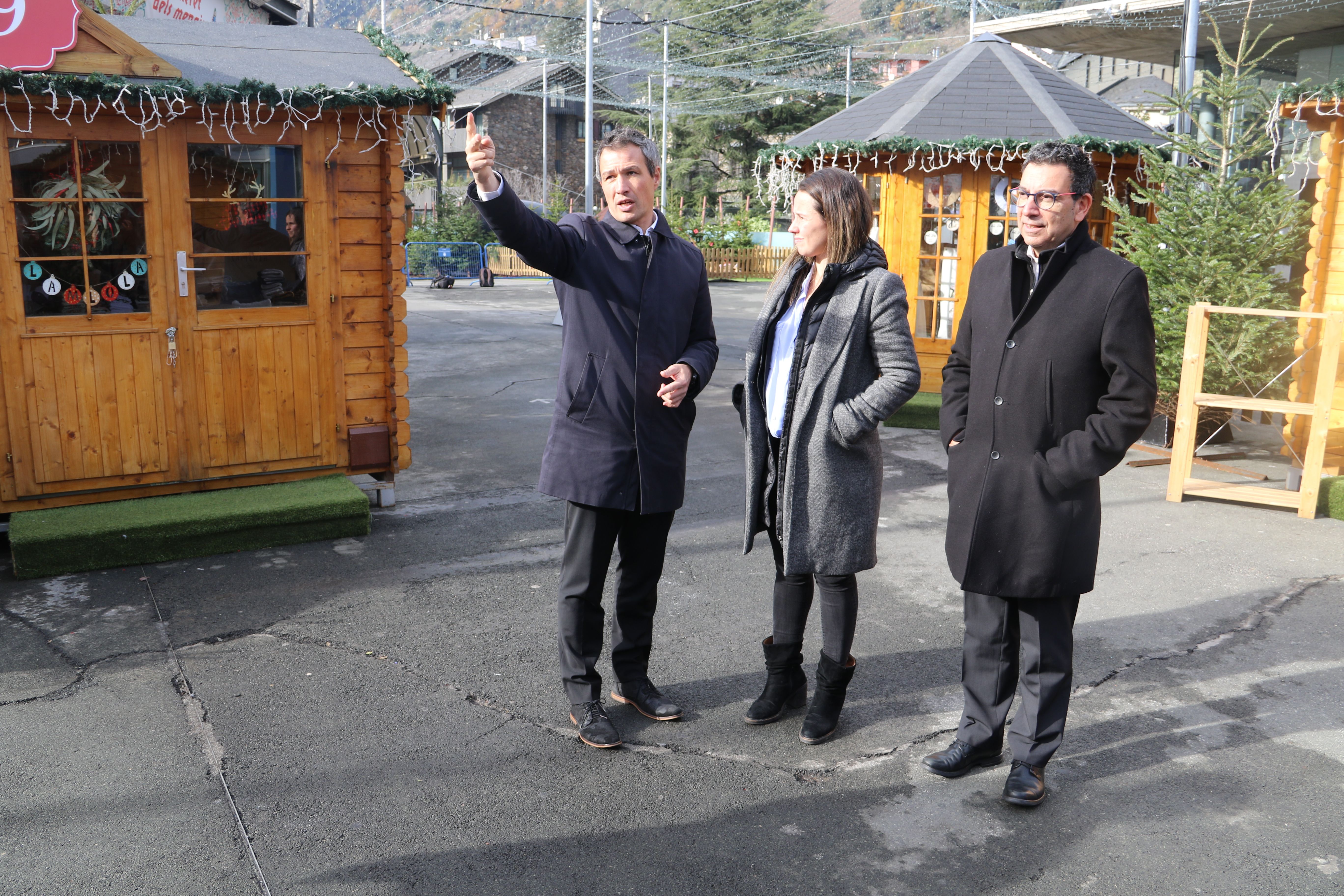 David Astrié, Gemma Minguillón i Miquel Canturri aquest migdia a la plaça del Poble.
