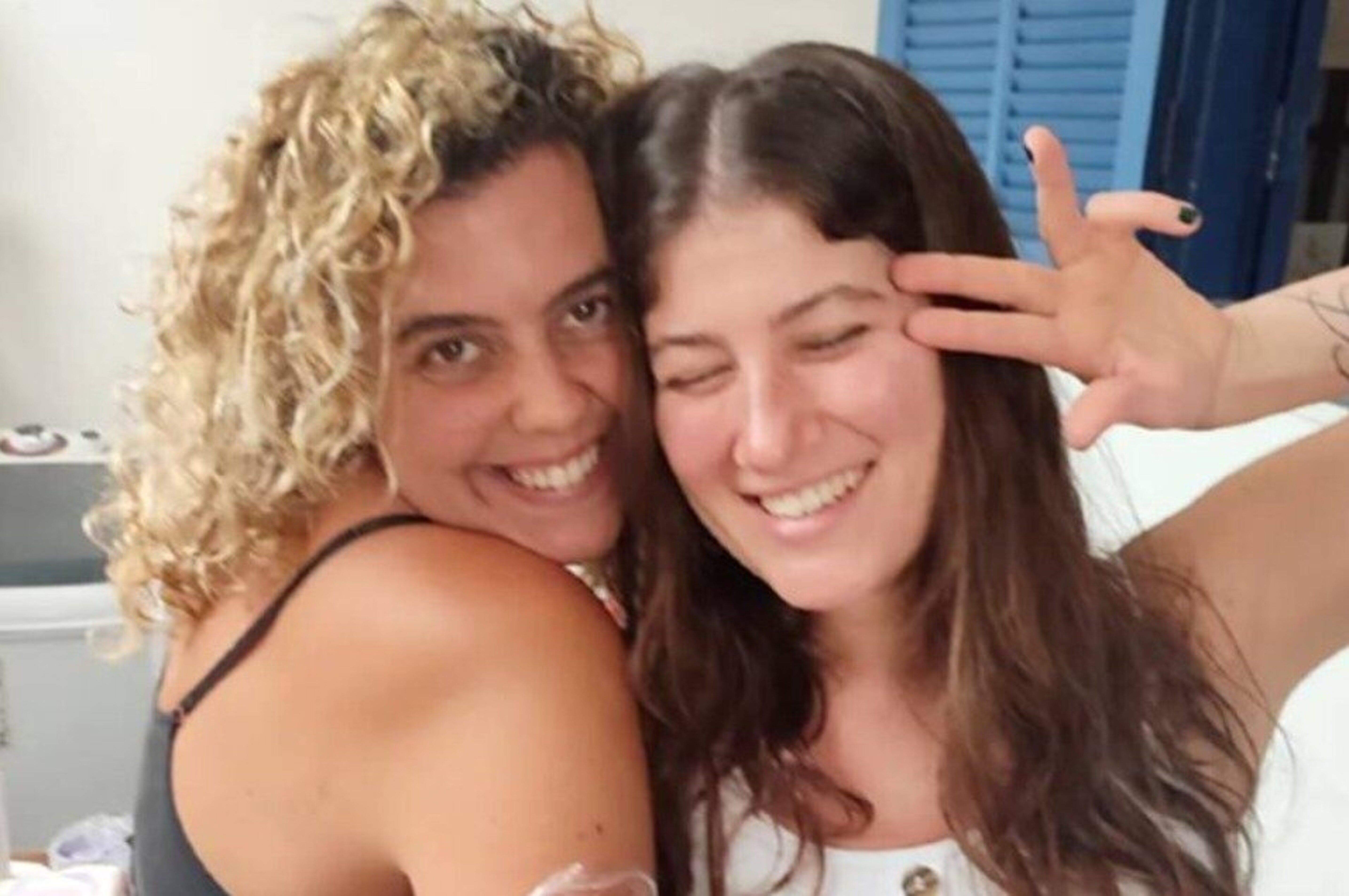 Florencia Aranguren (dreta) amb la seva amiga Macarena, amb qui havia anat a trobar-se al Brasil.