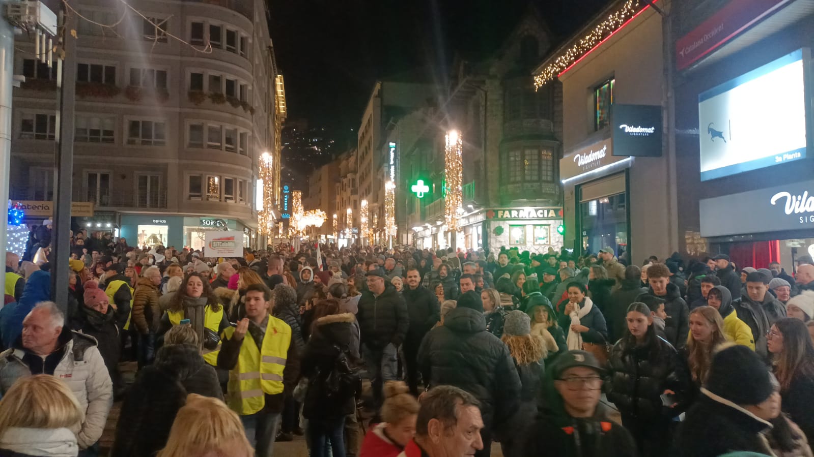 Imatges de la manifestació del 8-D per un habitatge digne.