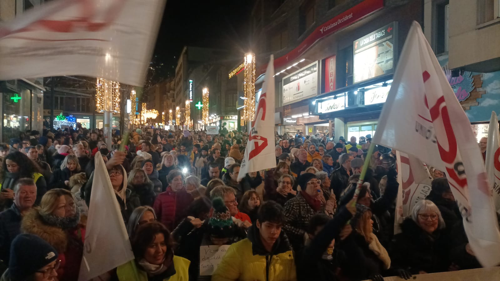Imatges de la manifestació del 8-D per un habitatge digne.