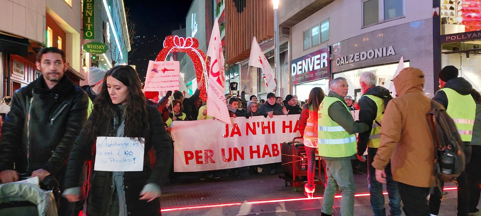 La manifestació al carrer de la Unió.