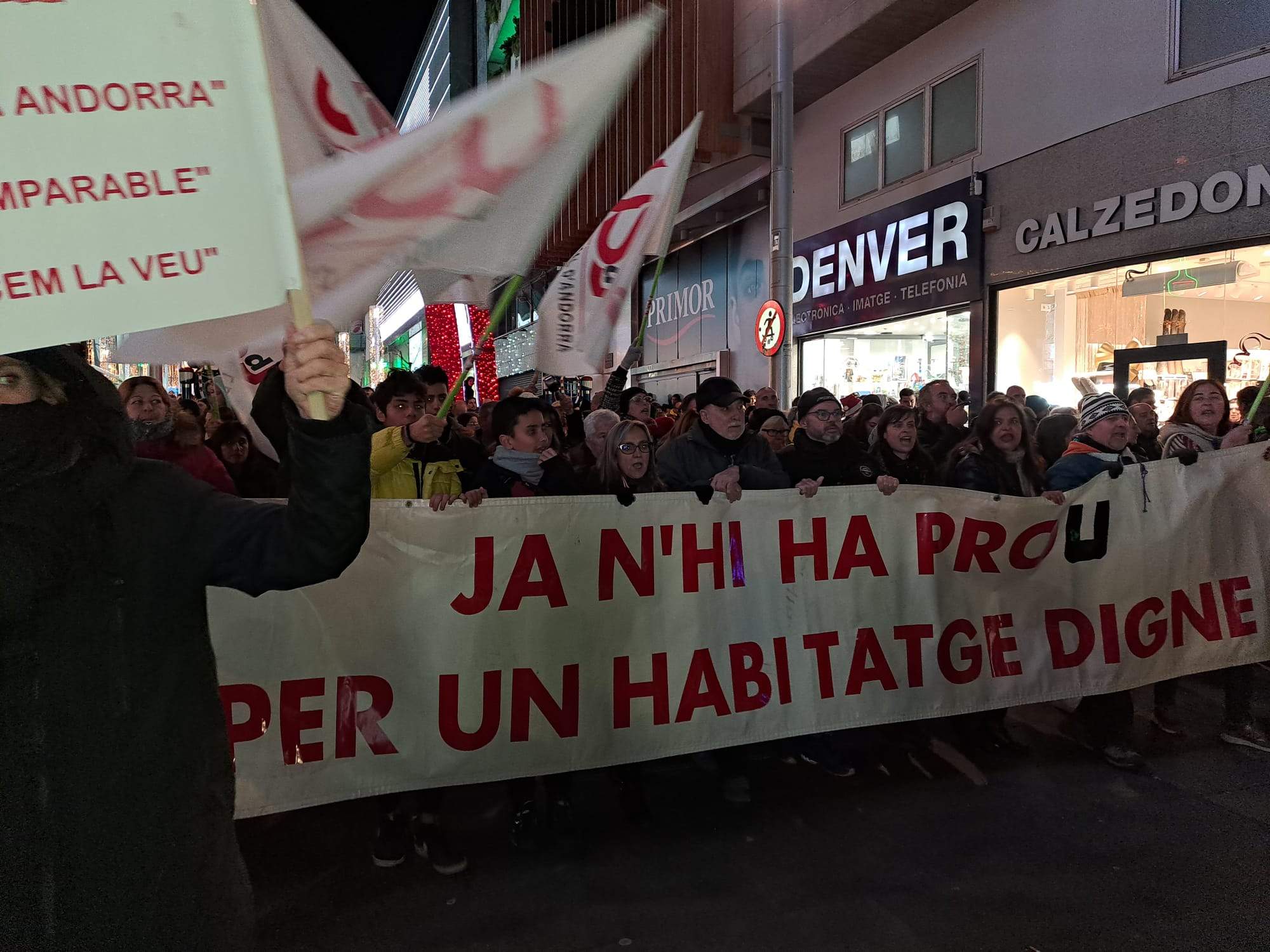 La manifestació al carrer de la Unió.