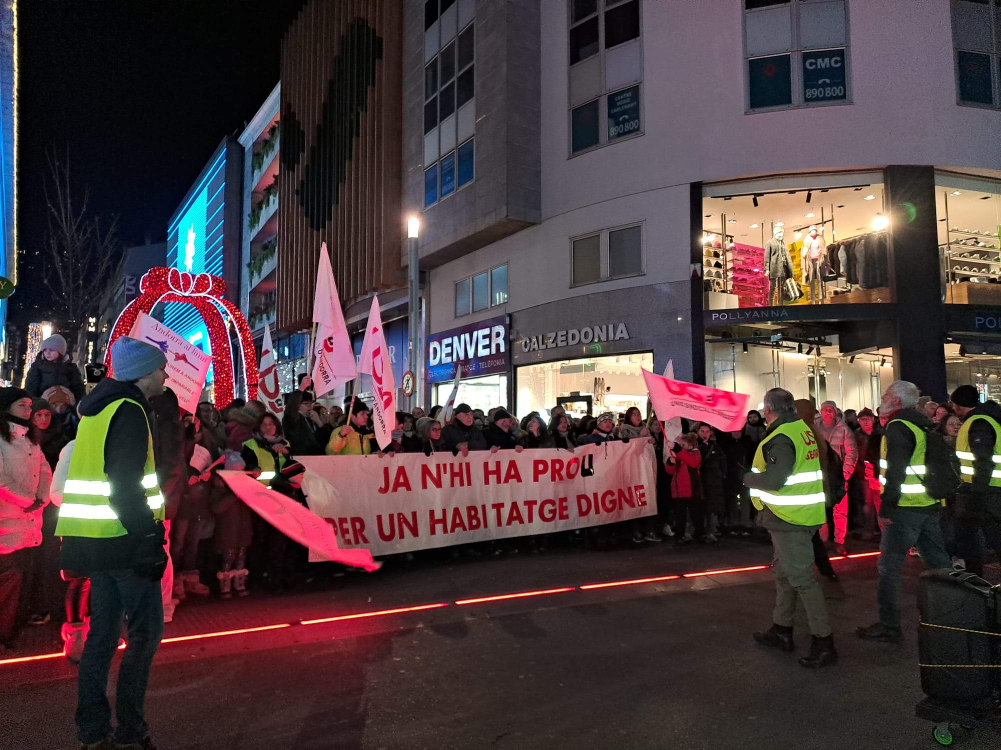 La manifestació al carrer de la Unió.