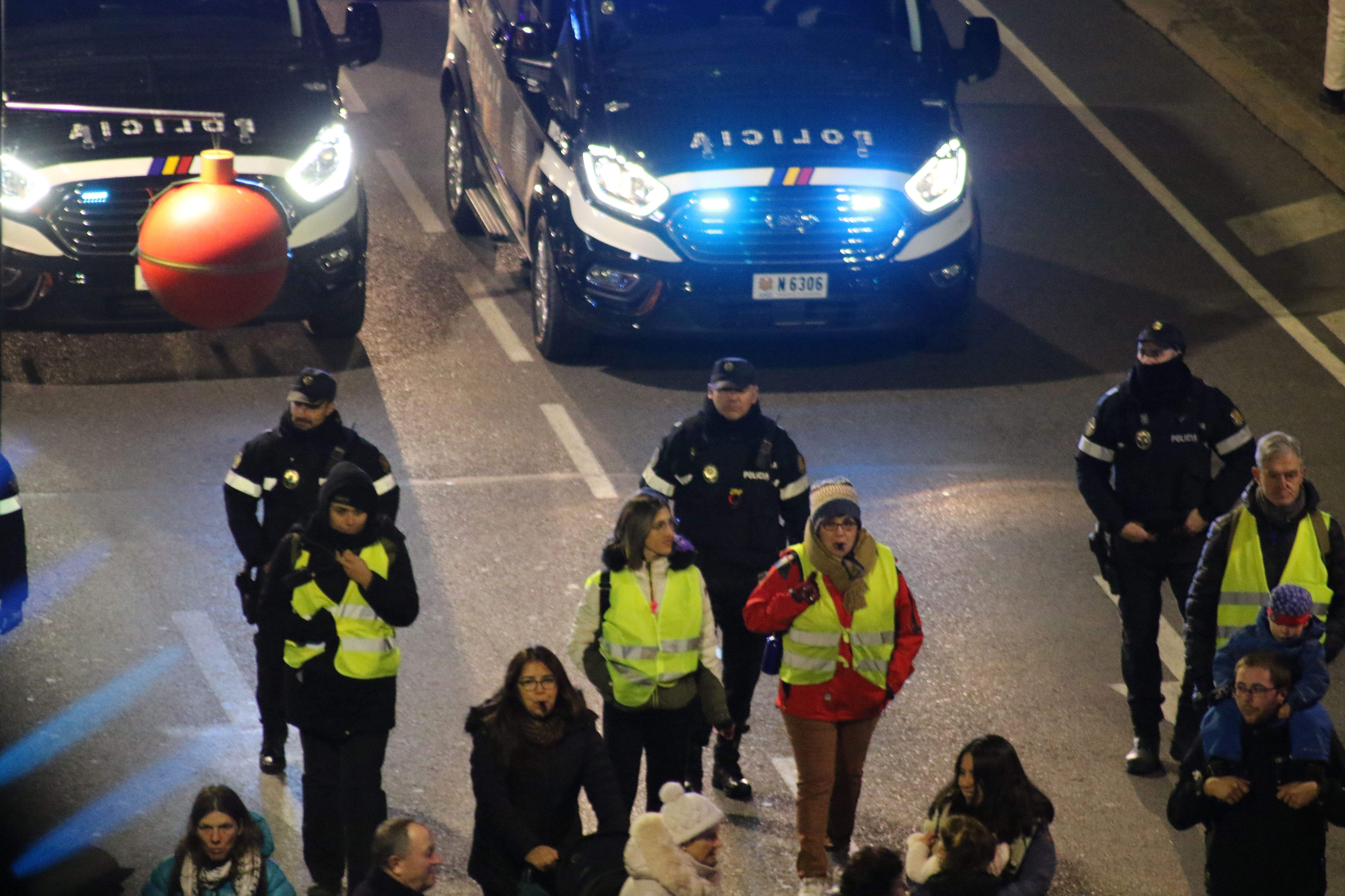 Cotxes policials tancant la mobilització.
