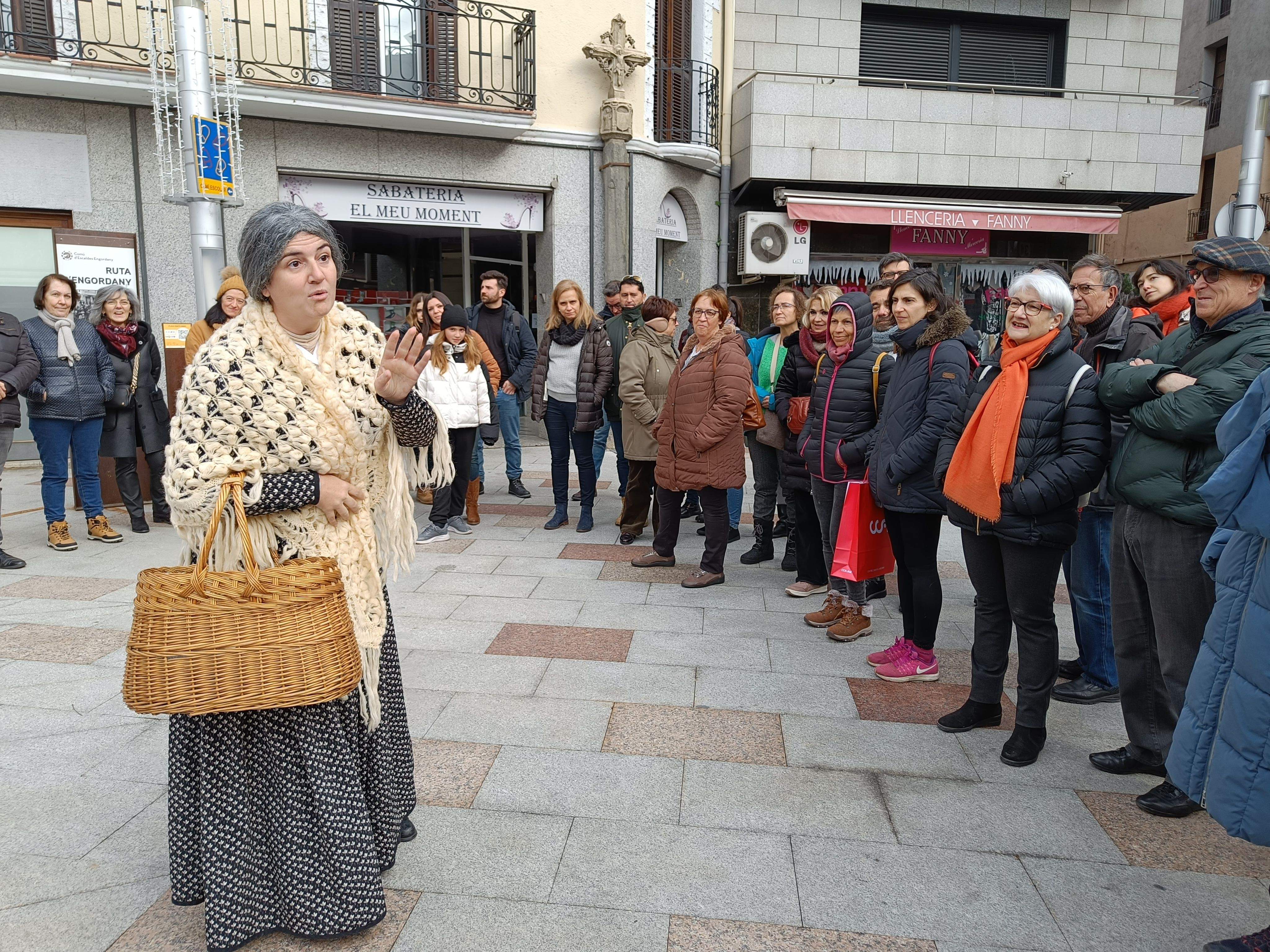 Una veïna parla del Cafè Central i la plaça Santa Anna.
