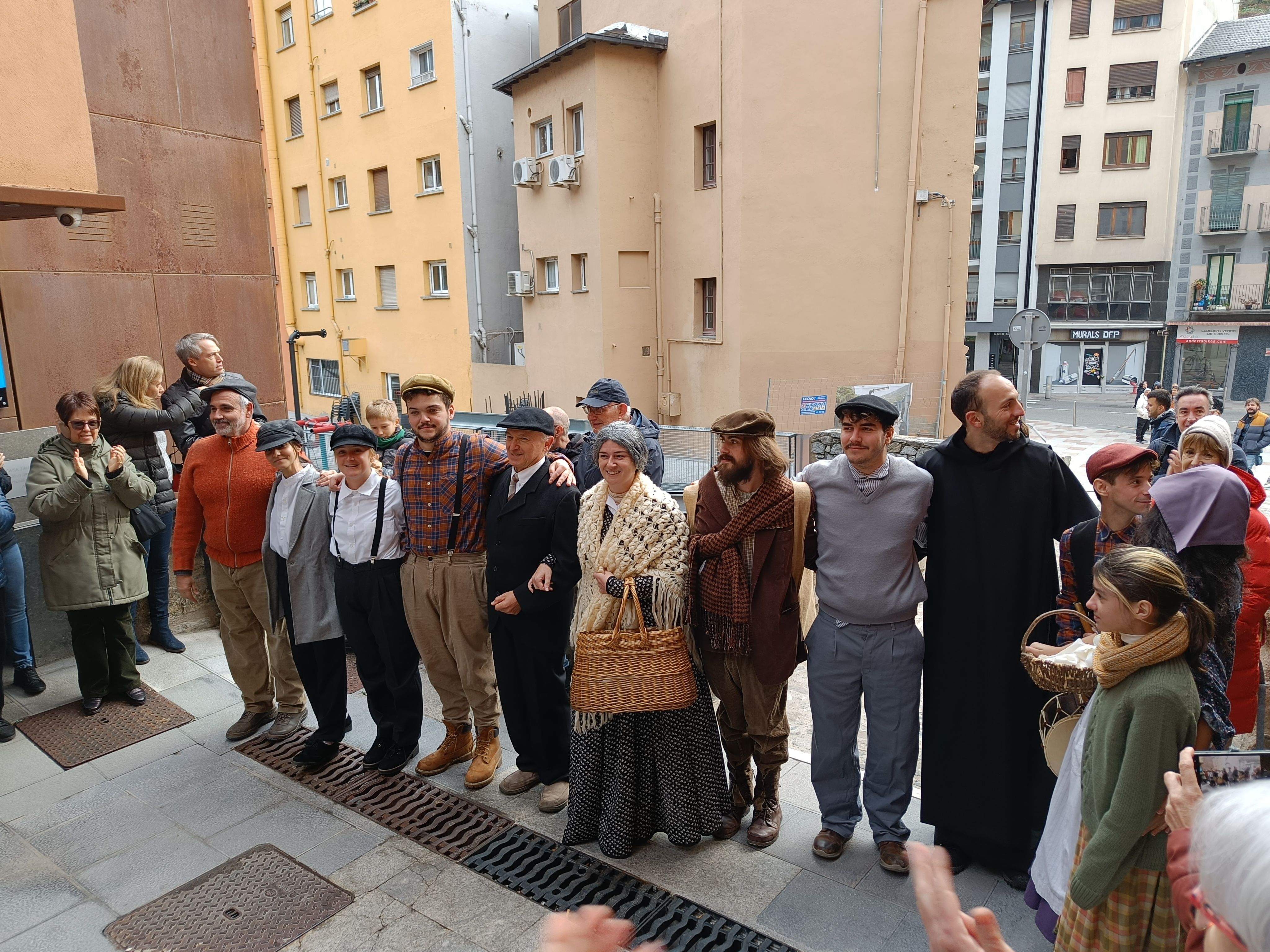 Els actors de la representació 'De pont a pont'.