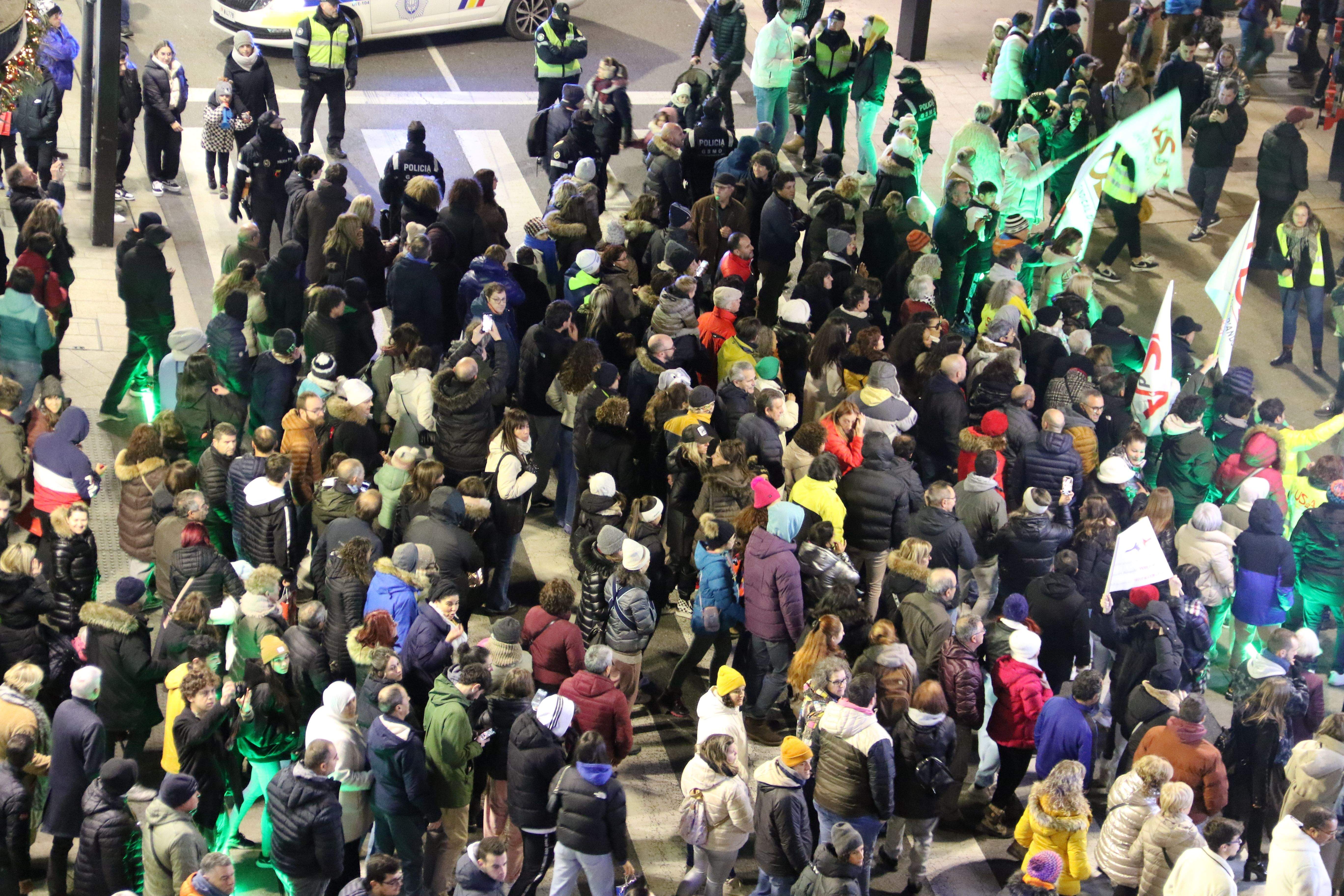 Manifestants anant aquest divendres de Meritxell cap a la Rotonda.