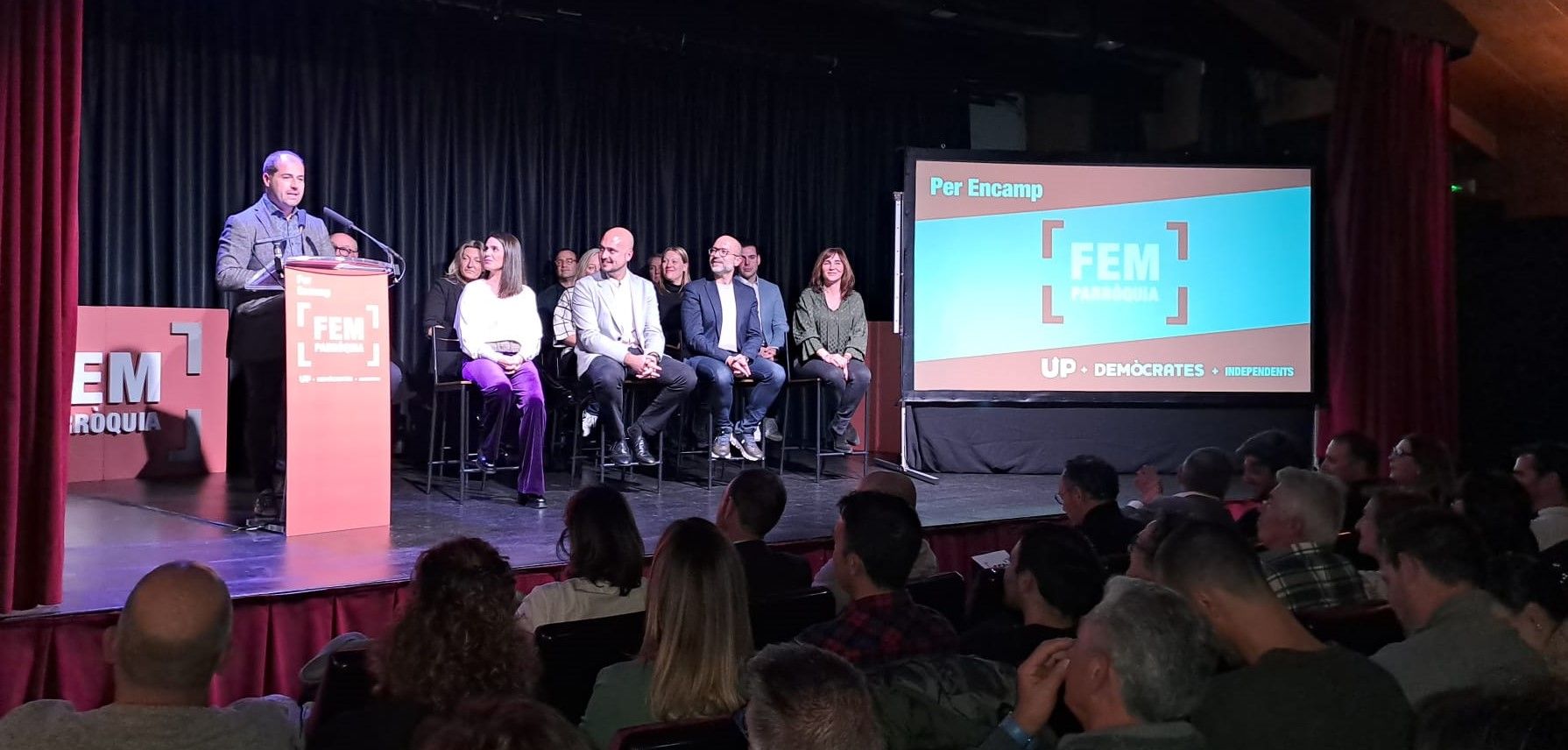 Nino Marot parla durant la reunió de poble d'UP+DA a Encamp.