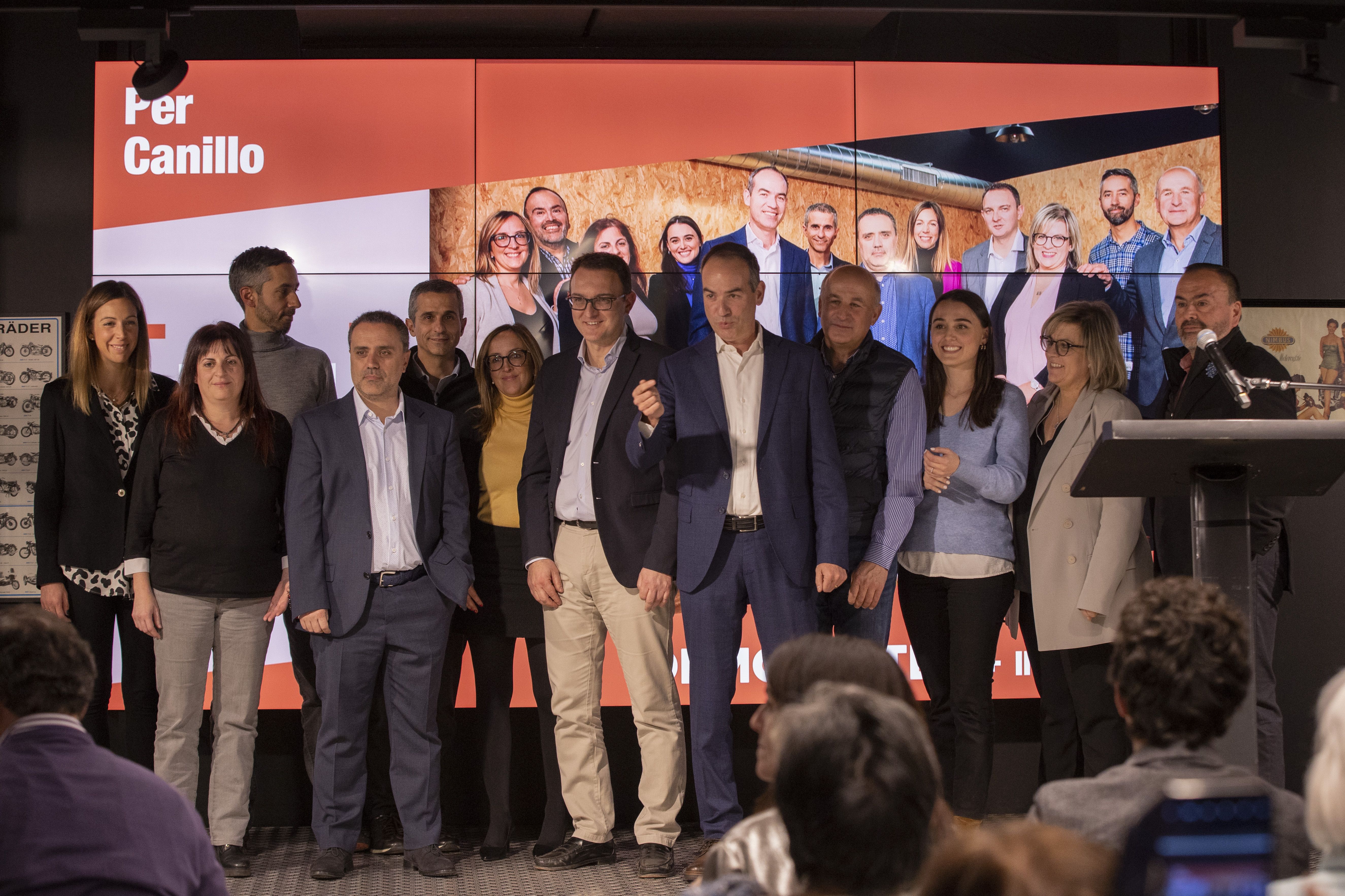 Jordi Alcobé, al centre, amb la resta de membres de la candidatura demòcrata.